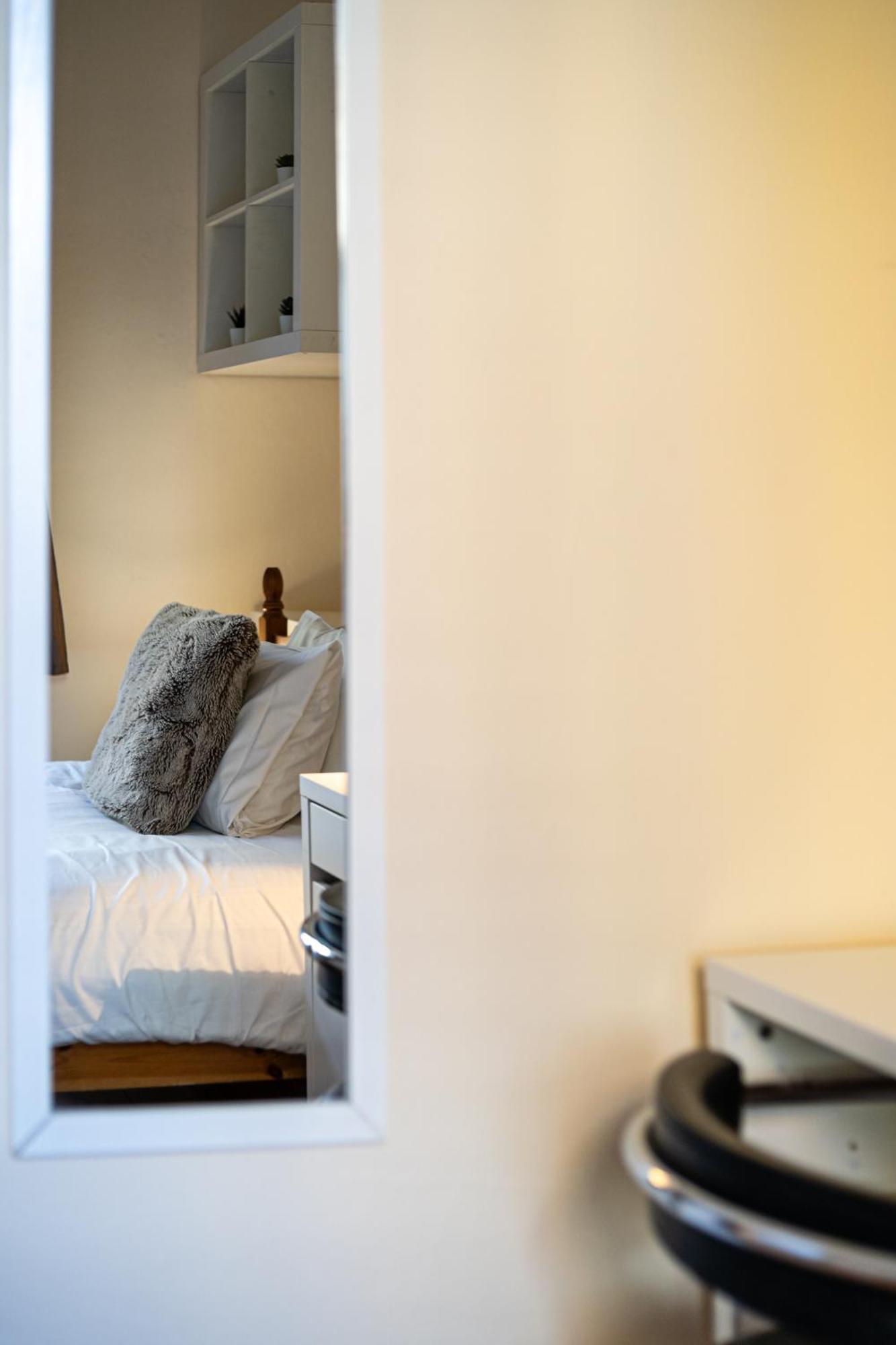 Stylish 2bed Steps From Iconic Waterloo! *