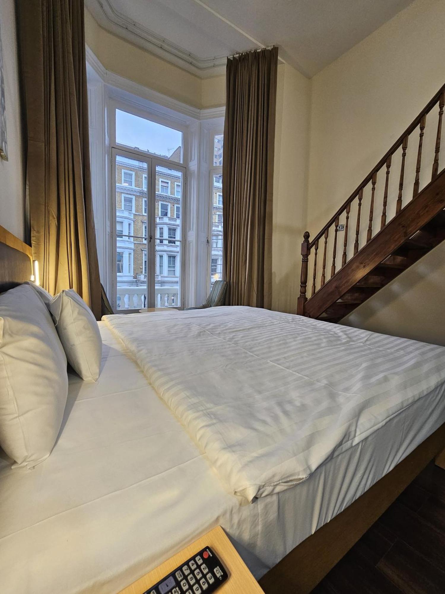 Cromwell Hotel 3*