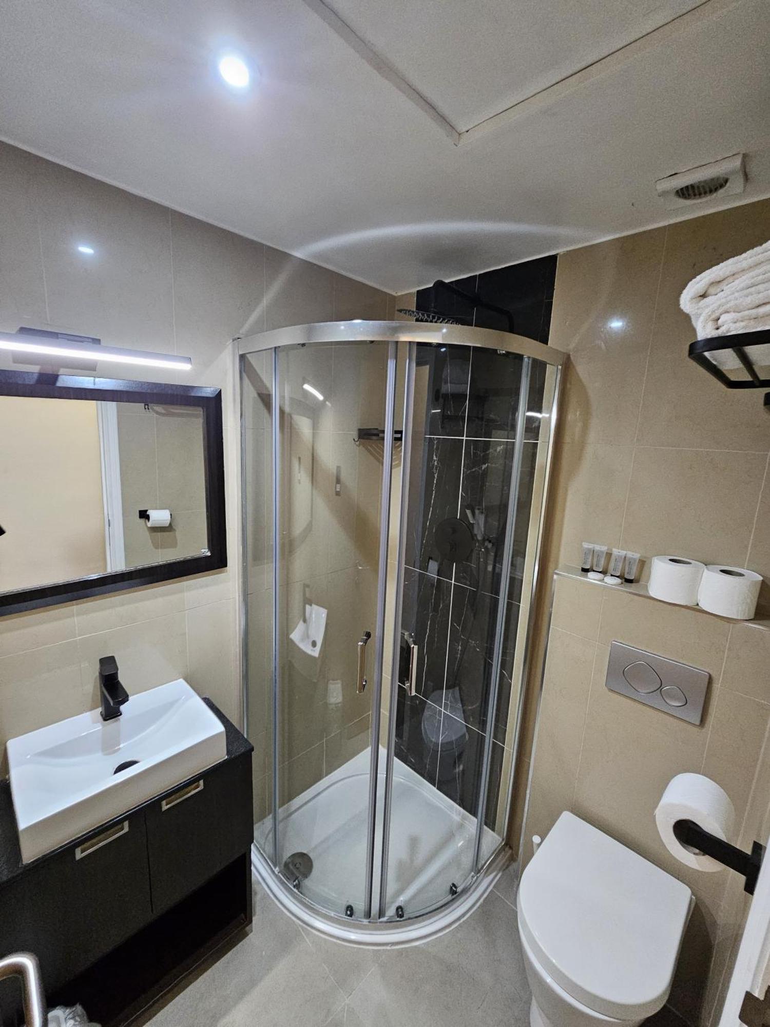 Cromwell 3* London