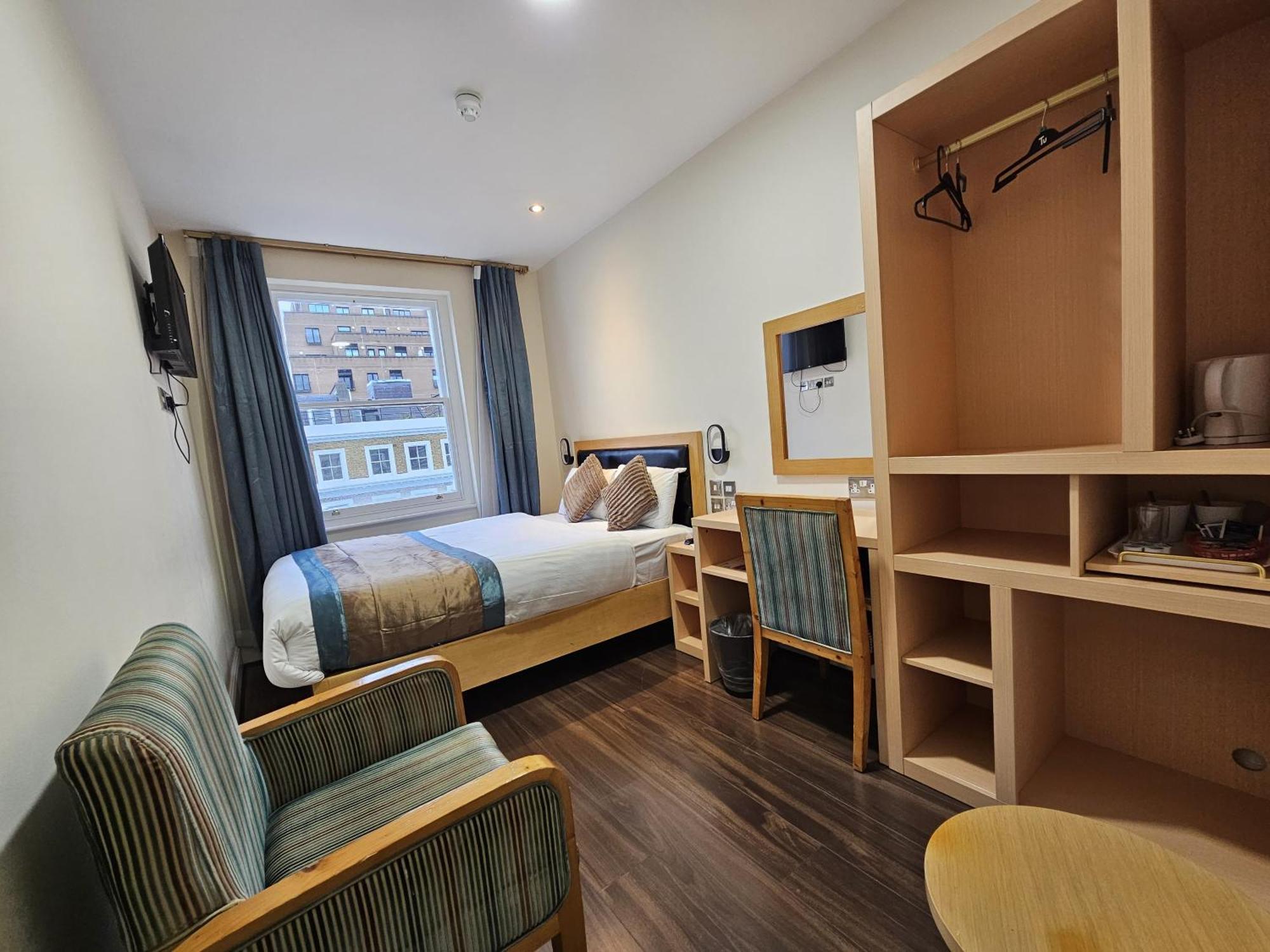 Cromwell Hotel 3*