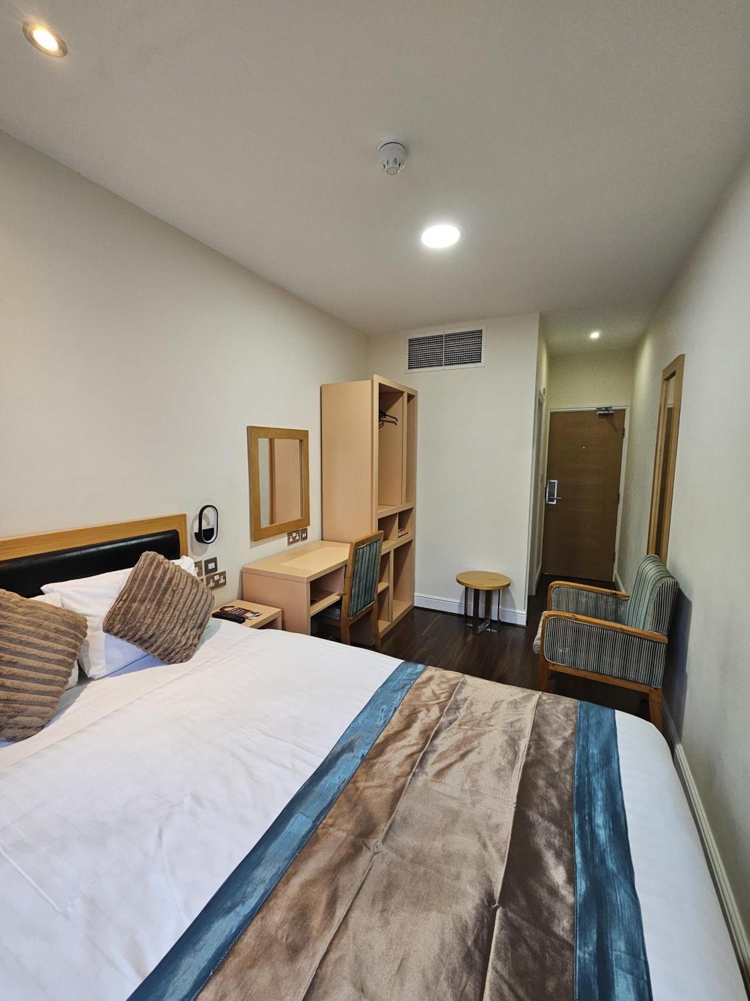Cromwell 3* London