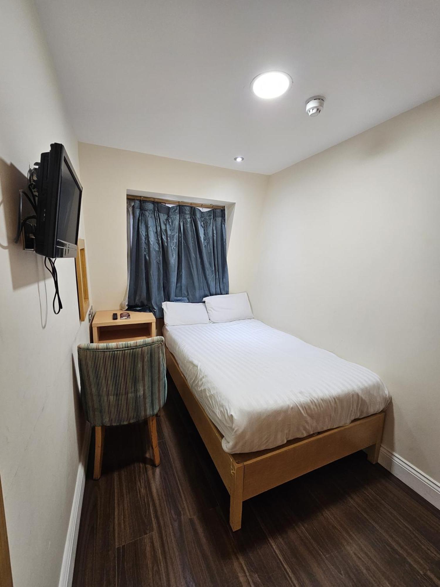 Cromwell Hotel 3*