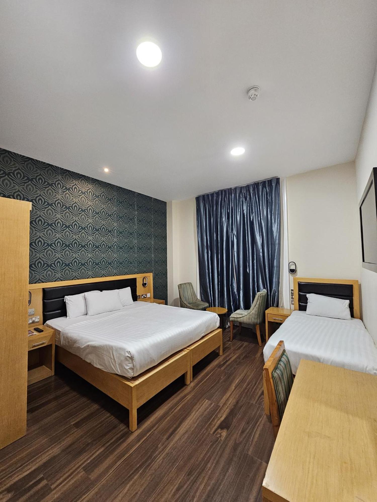 Hotel Cromwell 3*