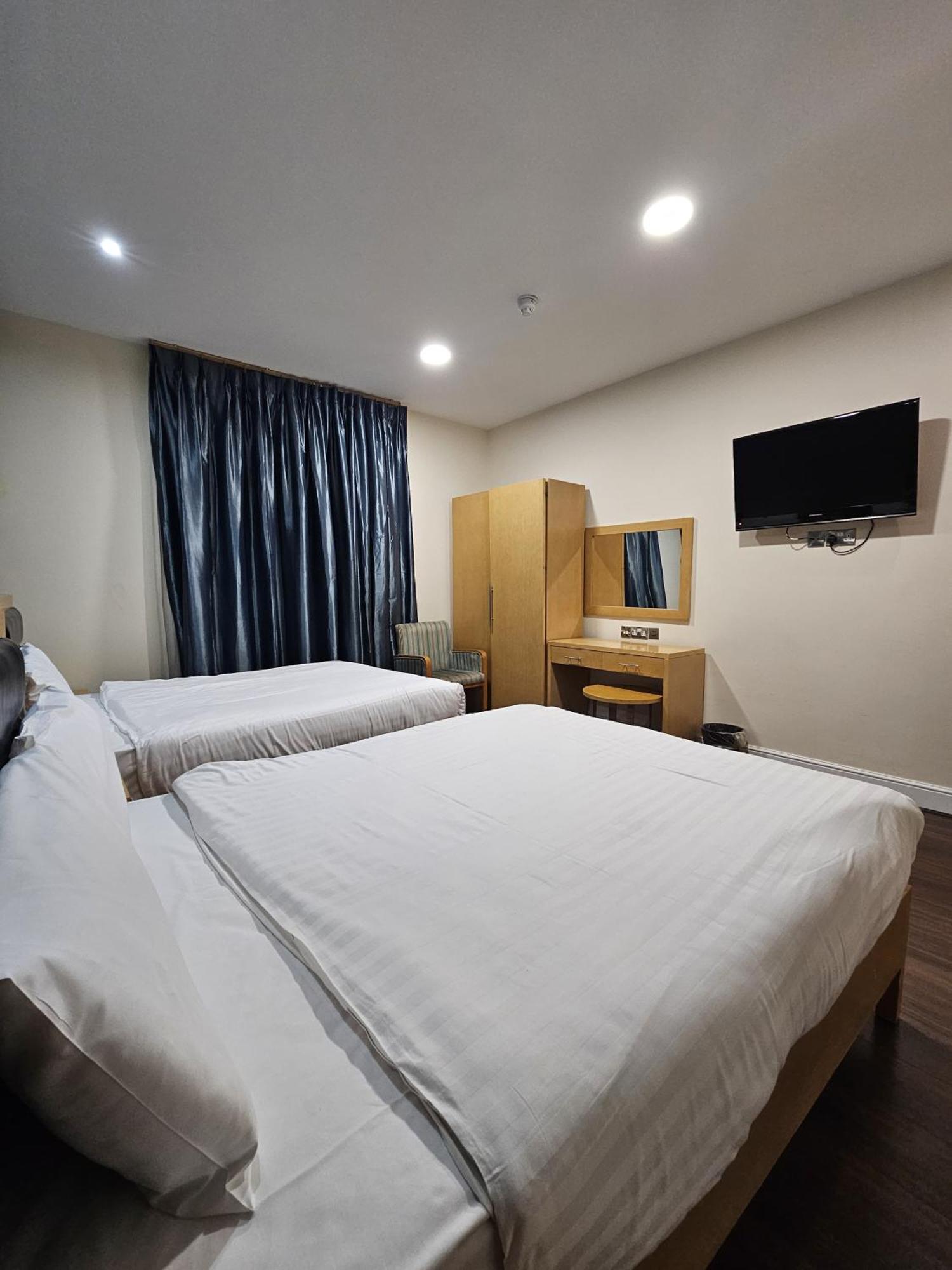 Cromwell 3* London