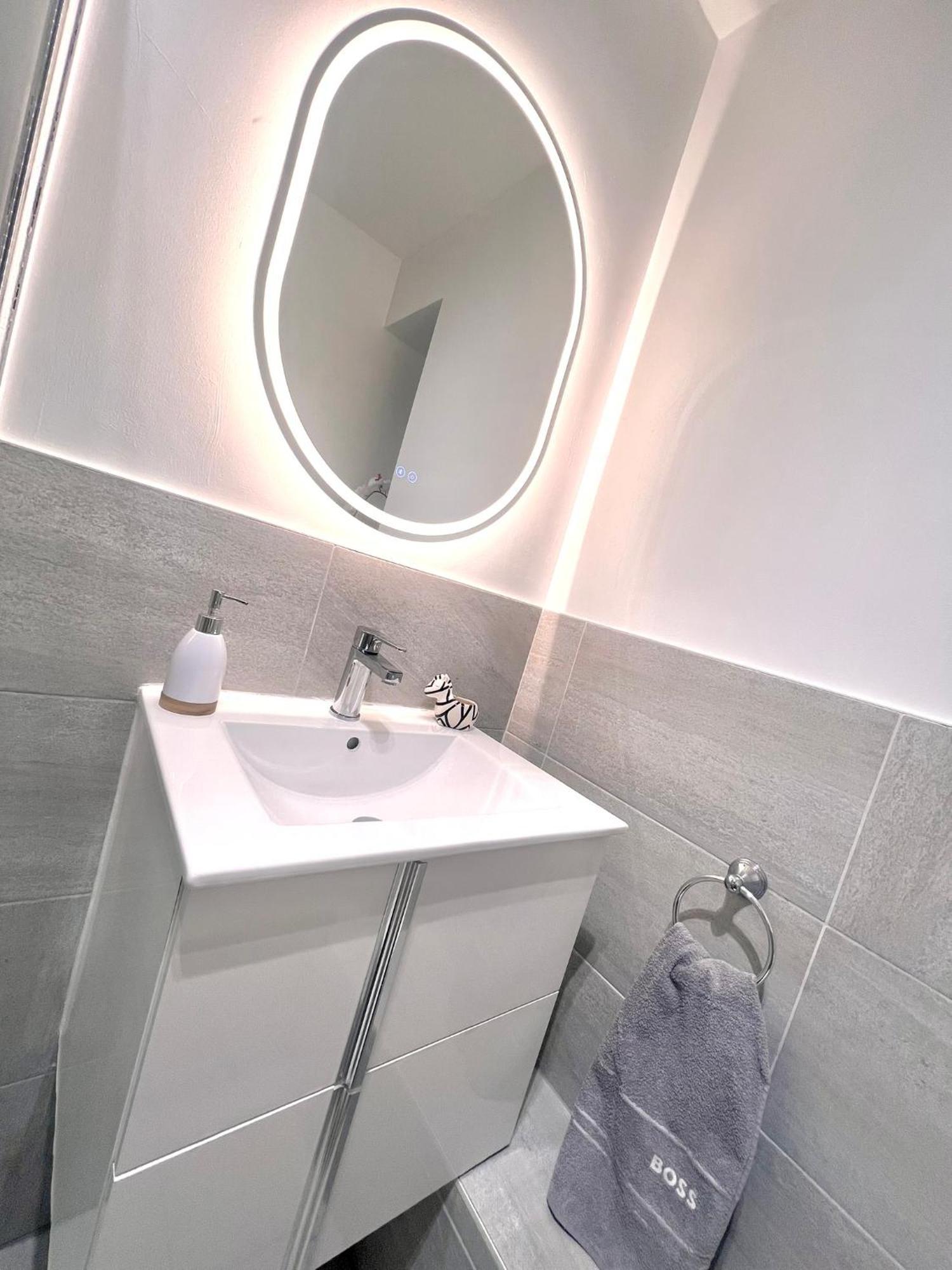 3 Minutes To Tower Of Trendy Shoreditch Recently Refurbished 3 Bedrooms Sleeps 8 London