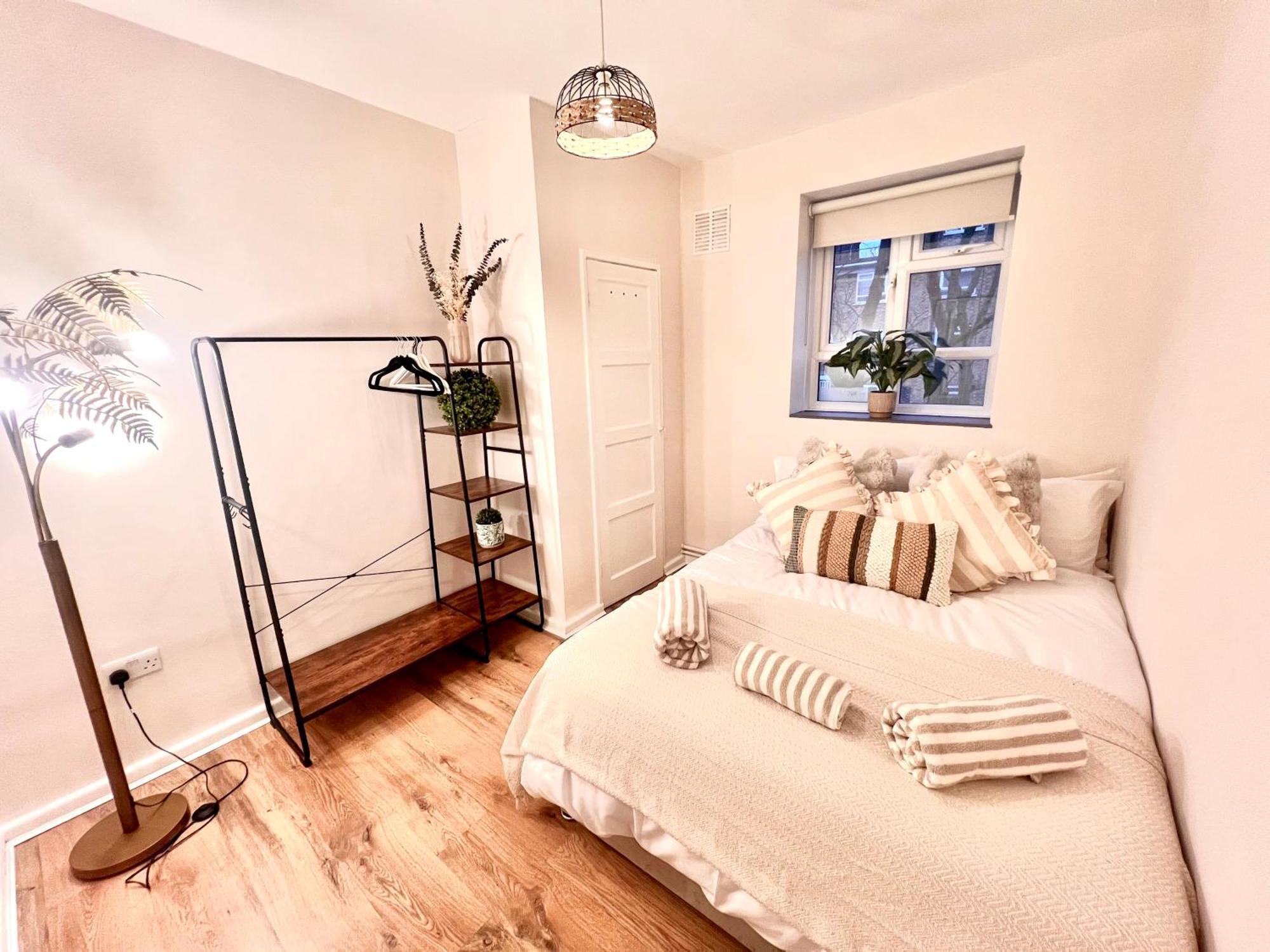 3 Minutes To Tower Of Trendy Shoreditch Recently Refurbished 3 Bedrooms Sleeps 8 * London