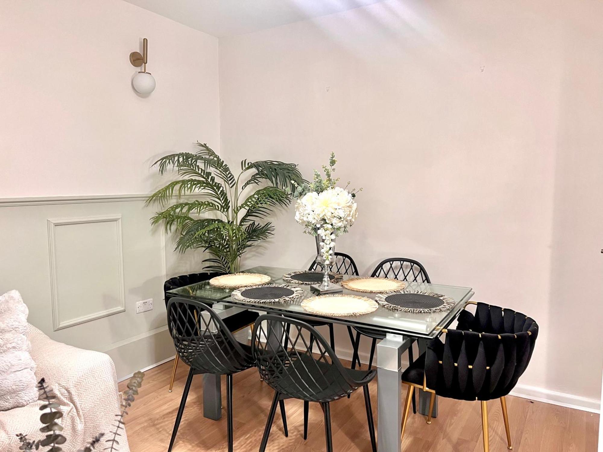 3 Minutes To Tower Of Trendy Shoreditch Recently Refurbished 3 Bedrooms Sleeps 8 Apartment *