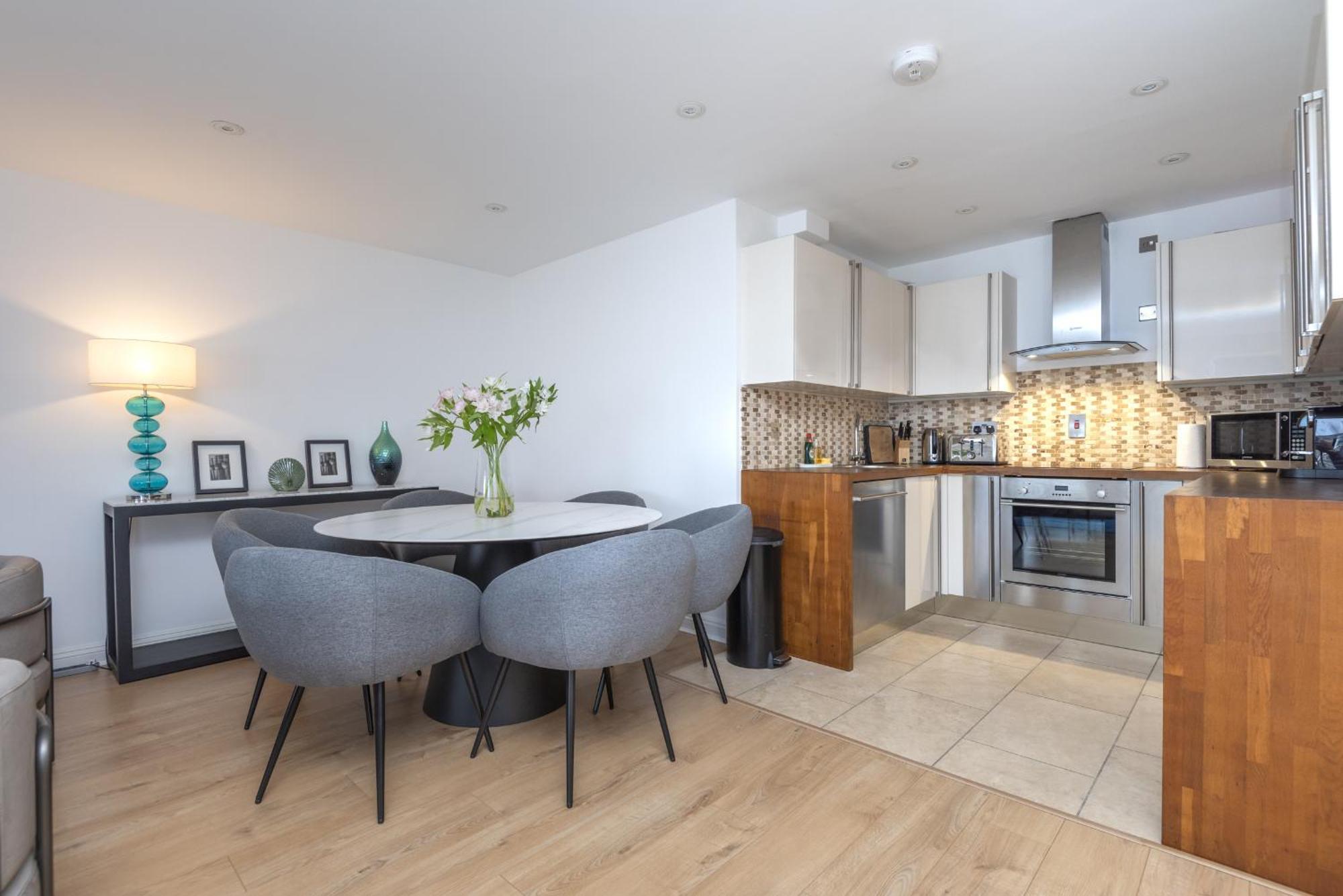 Elegant Mayfair 5 Apartment London