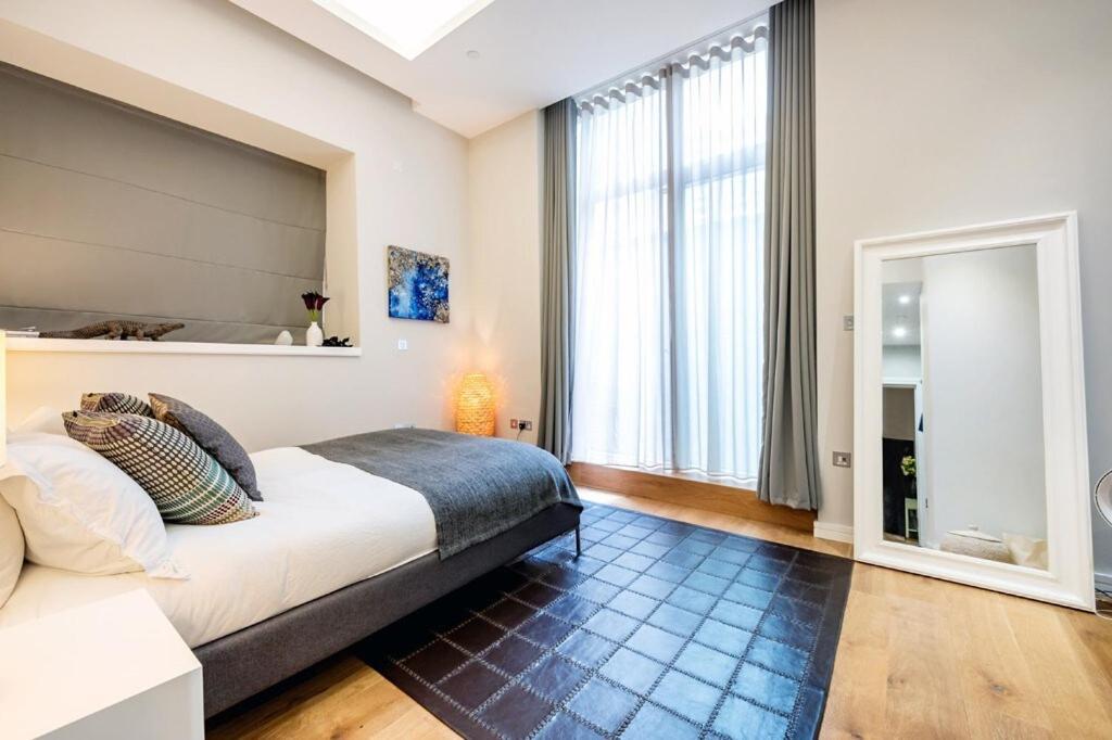 Three Bedroom, Leicester Square Duplex Holiday home London