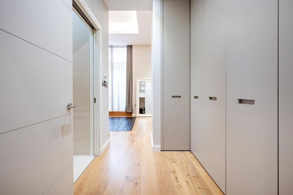 Three Bedroom, Leicester Square Duplex * London