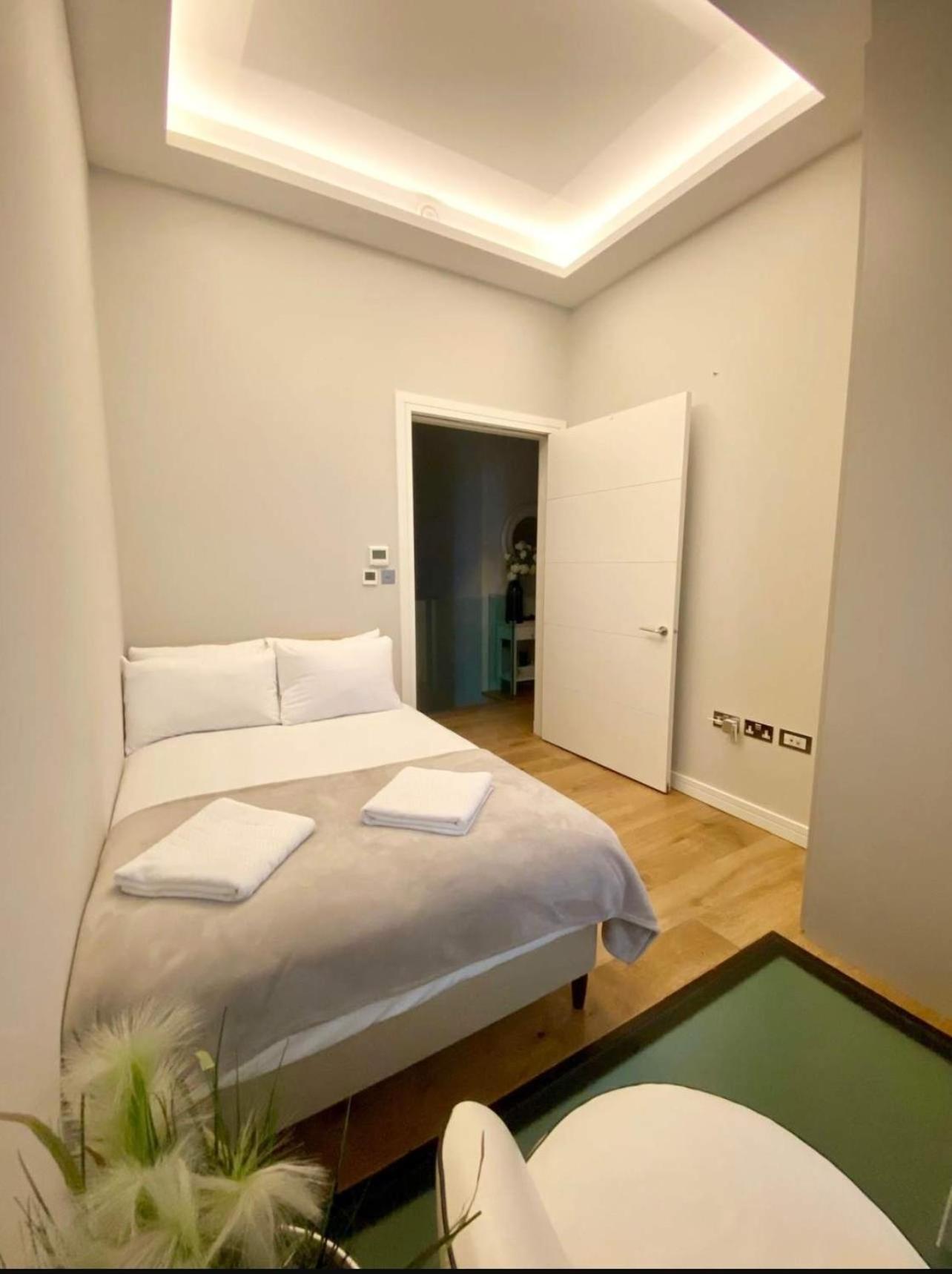 Three Bedroom, Leicester Square Duplex Holiday home