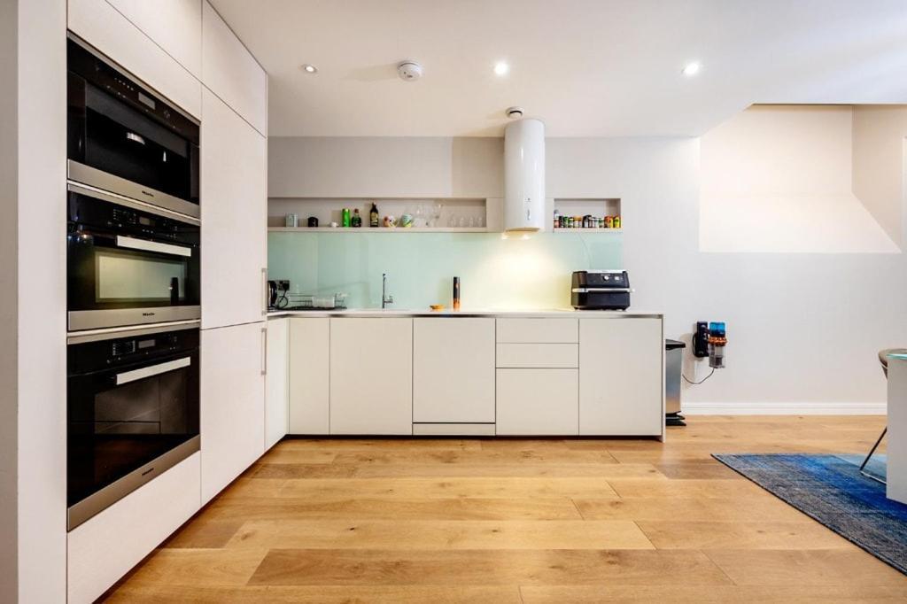 Three Bedroom, Leicester Square Duplex Holiday home London
