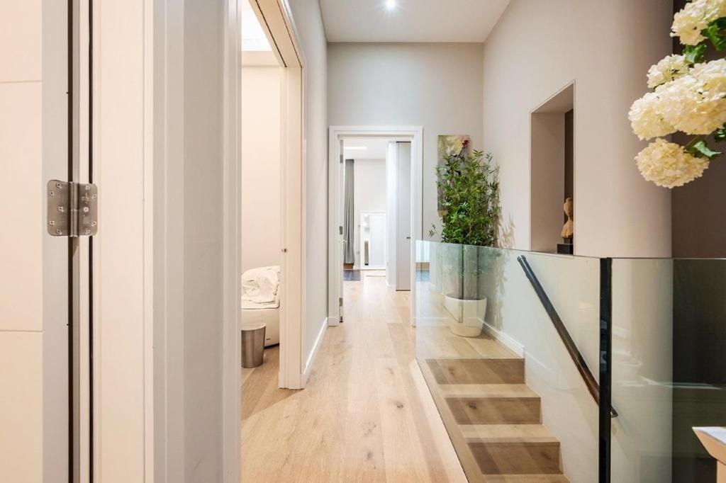 Three Bedroom, Leicester Square Duplex London