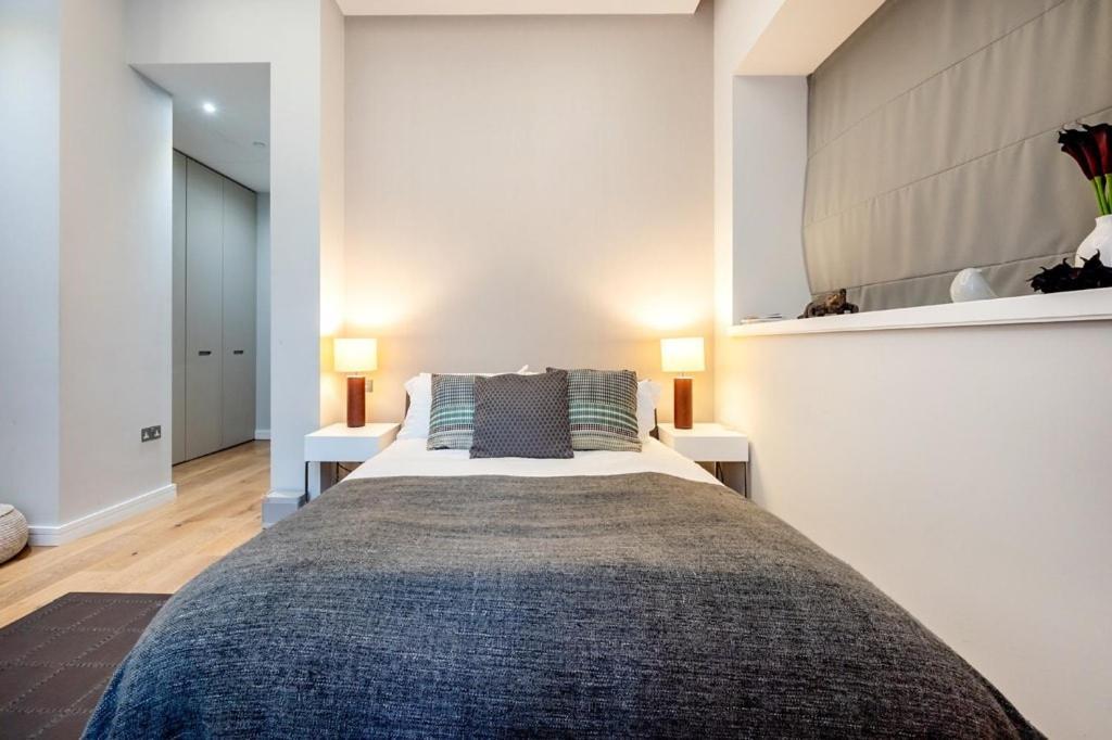 Three Bedroom, Leicester Square Duplex * London
