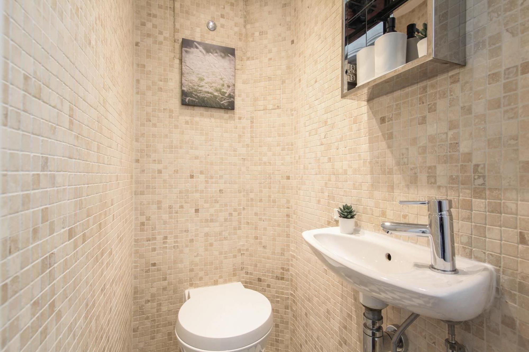 Chic 2br Loft-style In Queensway Apartment