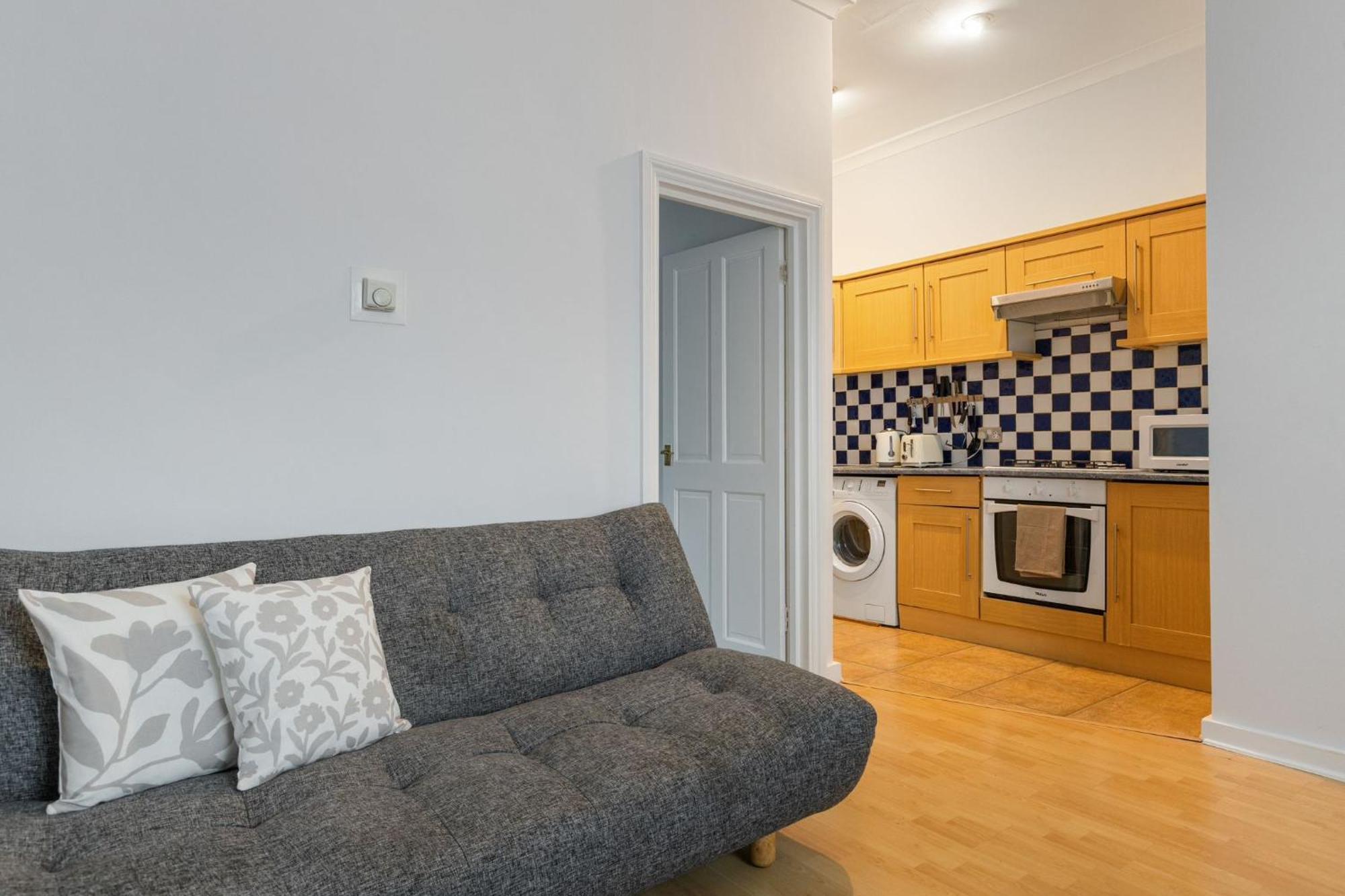 Cosy 1-bed Flat For 4 Ppl W Parking London