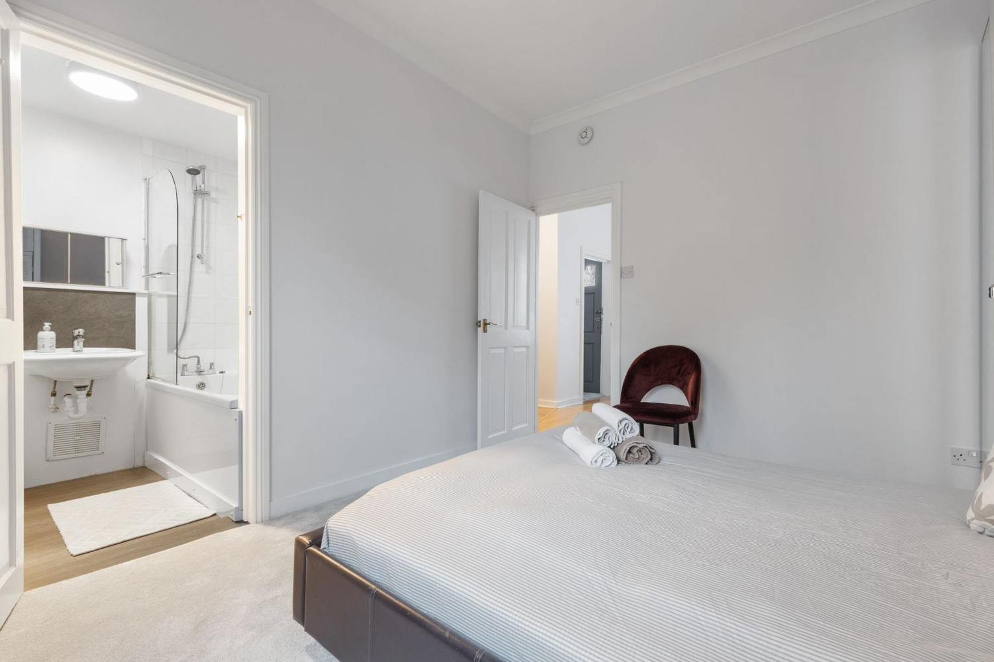 Cosy 1-bed Flat For 4 Ppl W Parking London