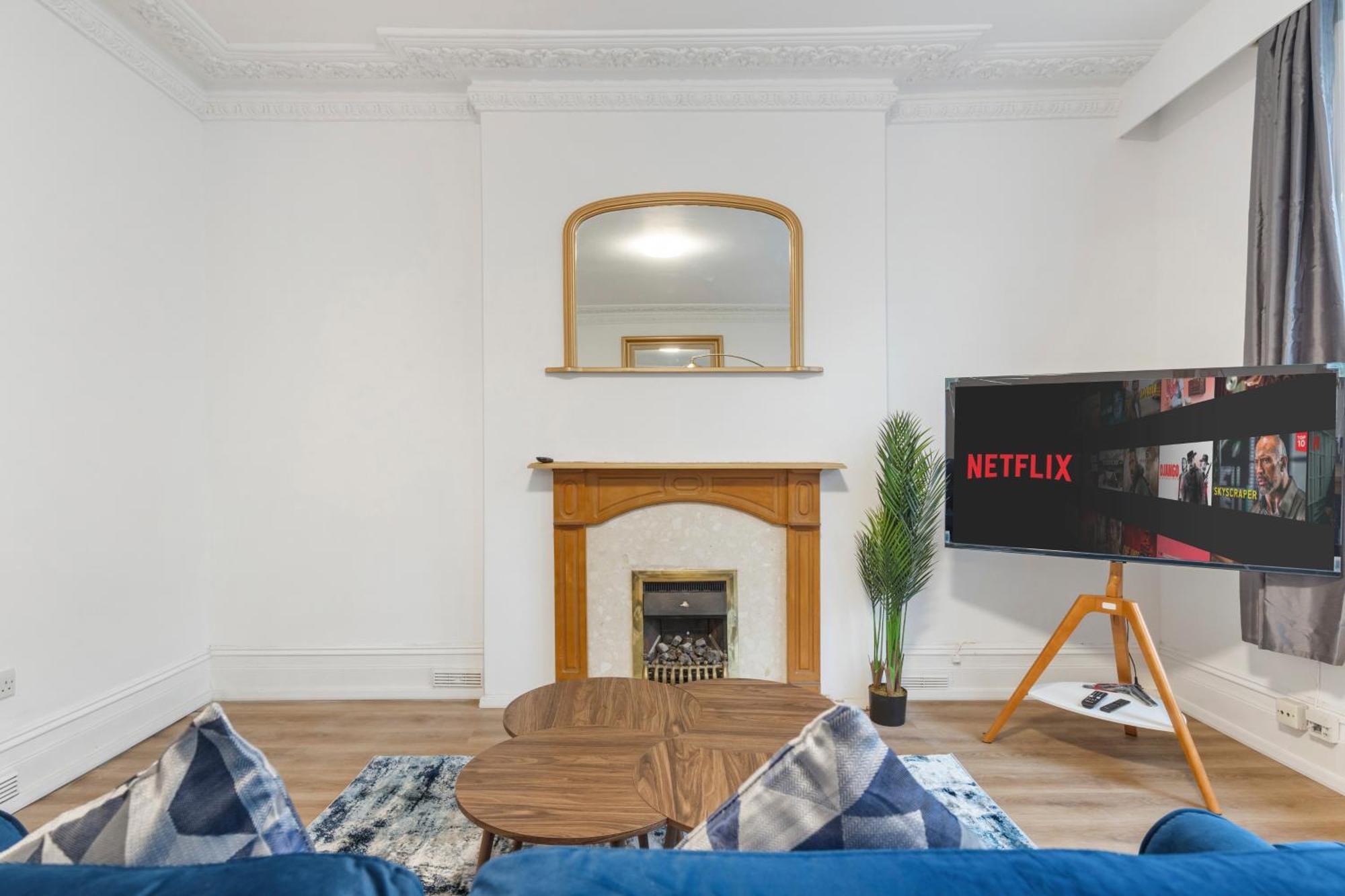 Modern 5-bedroom Fulham Flat - Sleeps 12