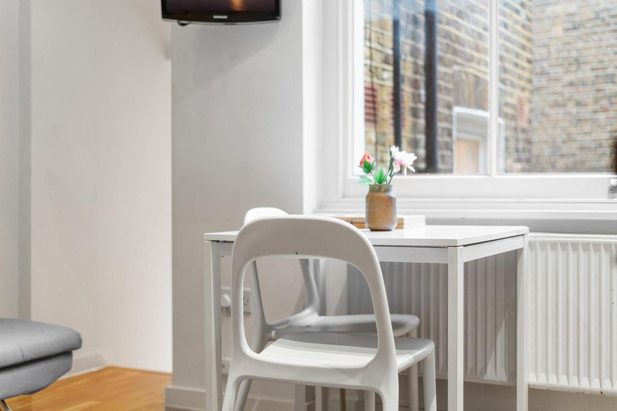 Bright And Airy One Bedroom Condo, Olympia, Kensington Apartamento *