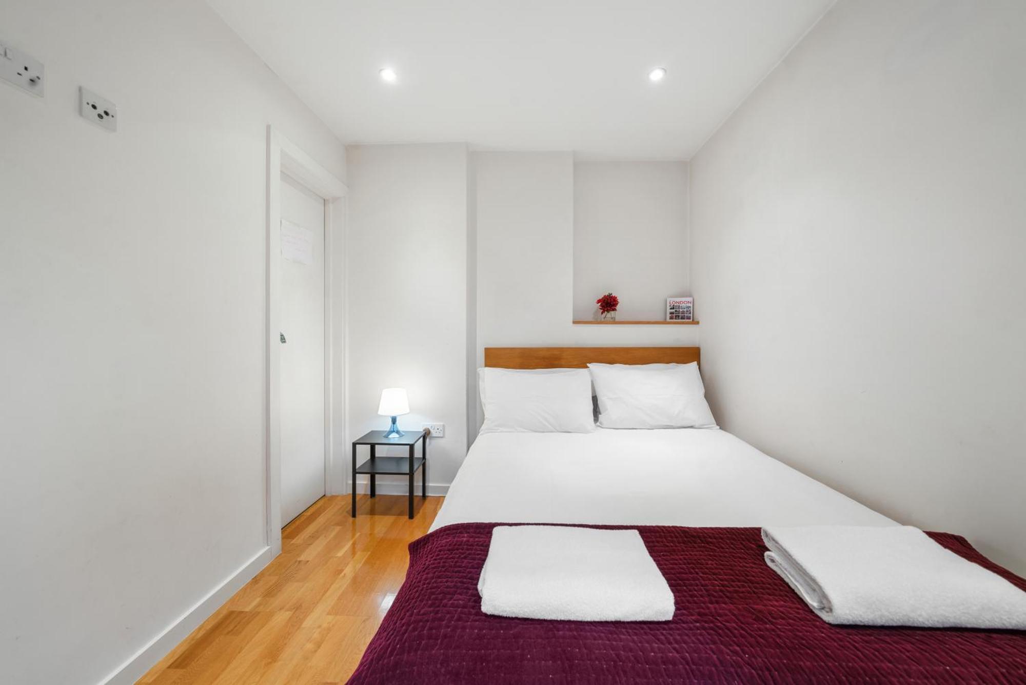 Bright And Airy One Bedroom Condo, Olympia, Kensington * Londres