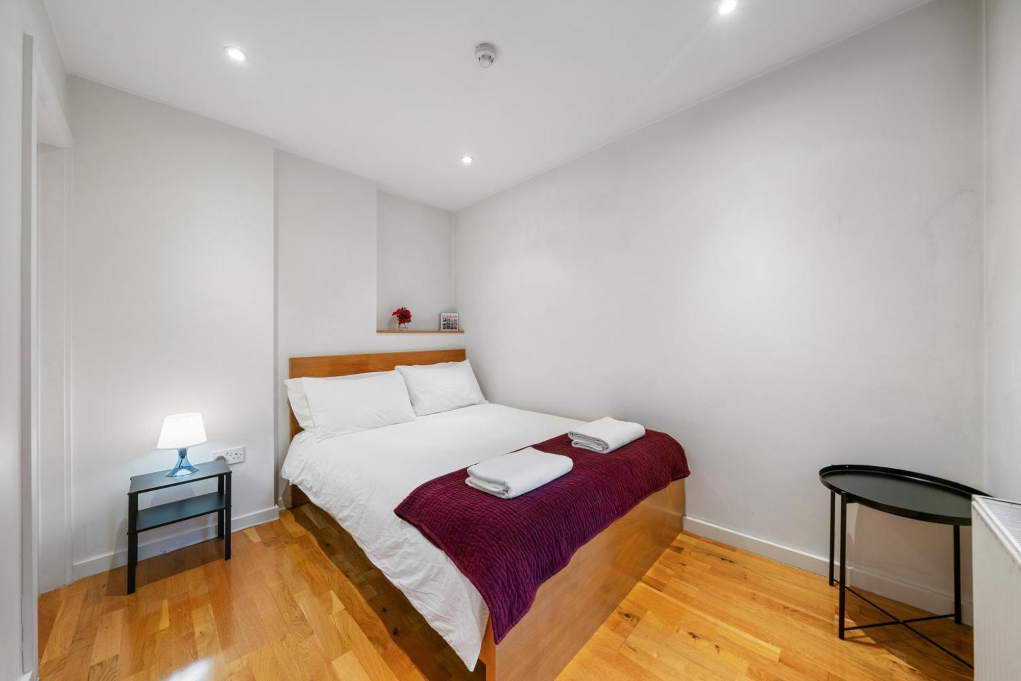 Bright And Airy One Bedroom Condo, Olympia, Kensington * Londres
