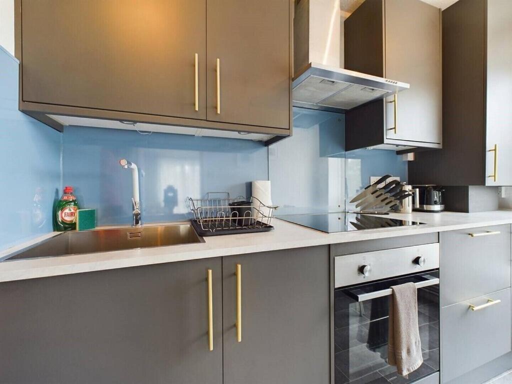 Apartment Cozy 1br Flat Walk From Fields Sleeps 2 Pass The Keys *