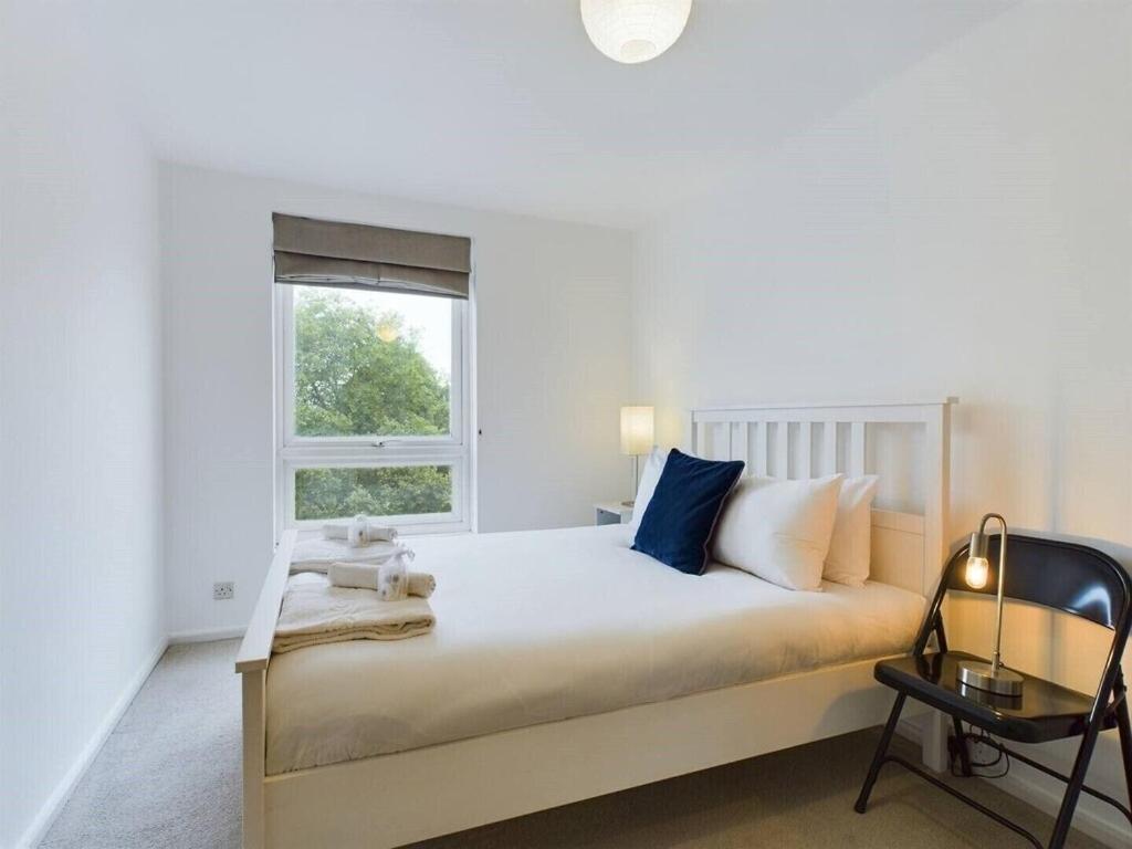 Cozy 1br Flat Walk From Fields Sleeps 2 Pass The Keys Apartment *
