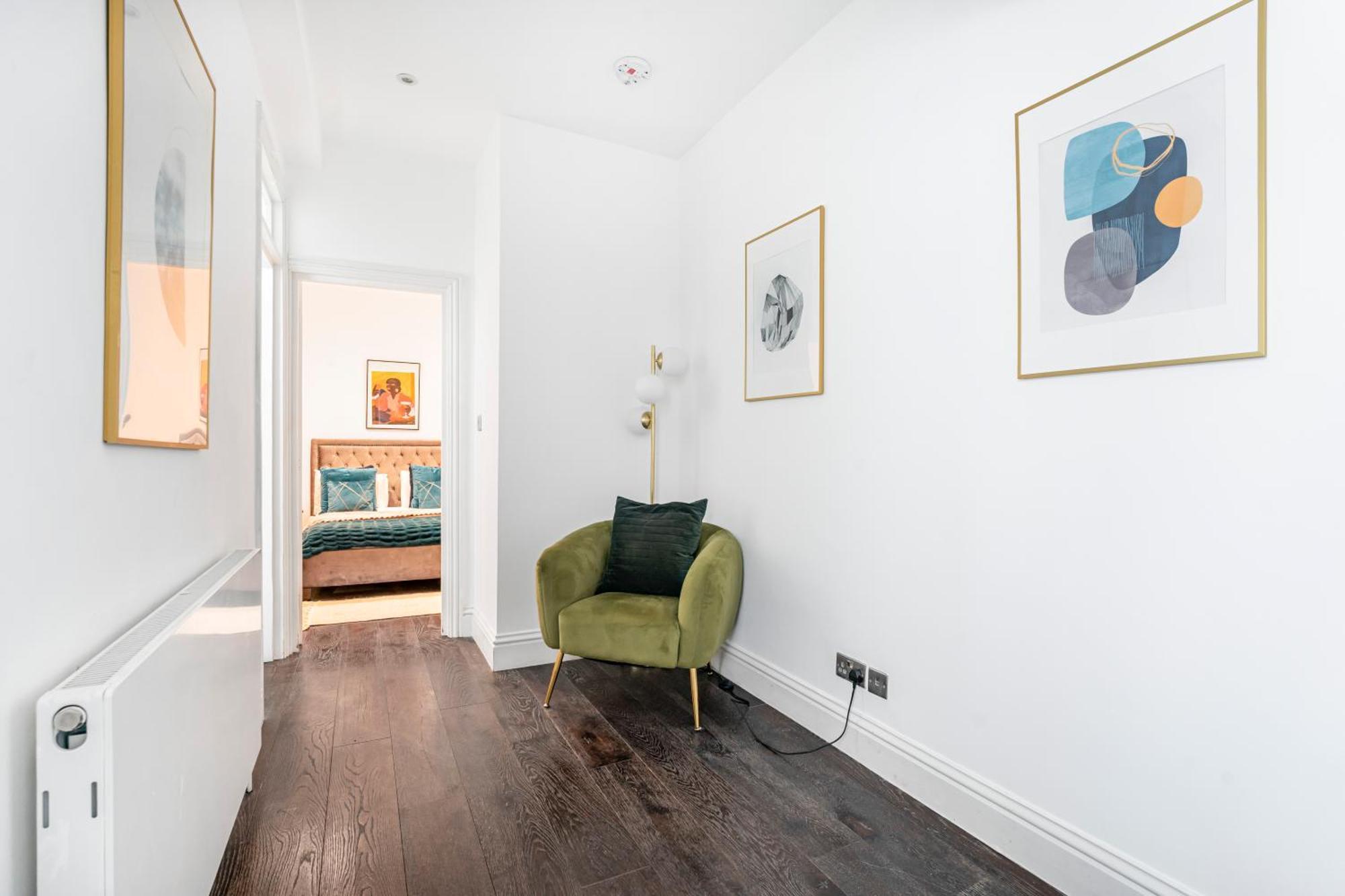 Classy High Ceilings 2 Bdr Next To Hyde Park Apartment