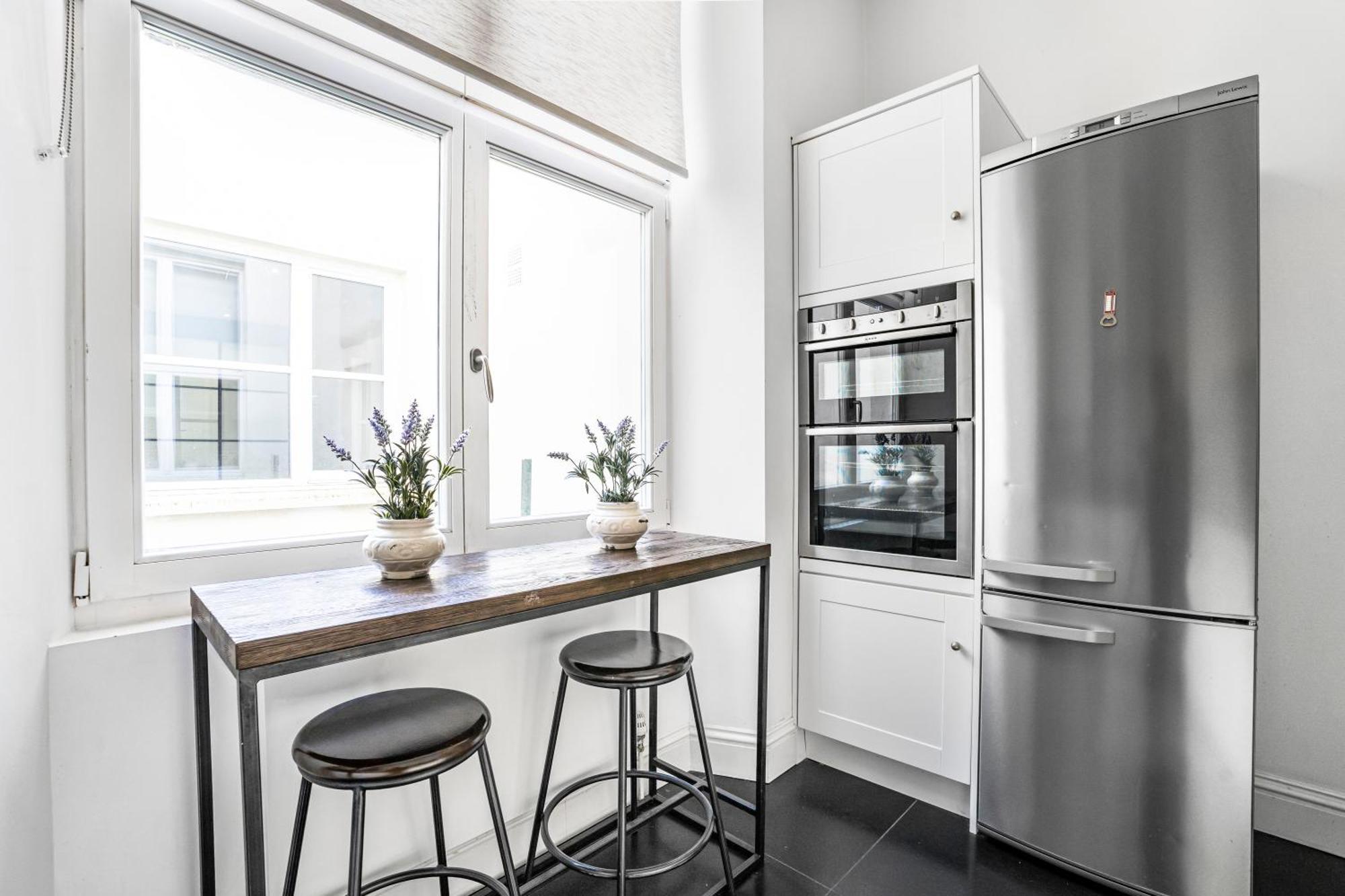 Apartment Classy High Ceilings 2 Bdr Next To Hyde Park