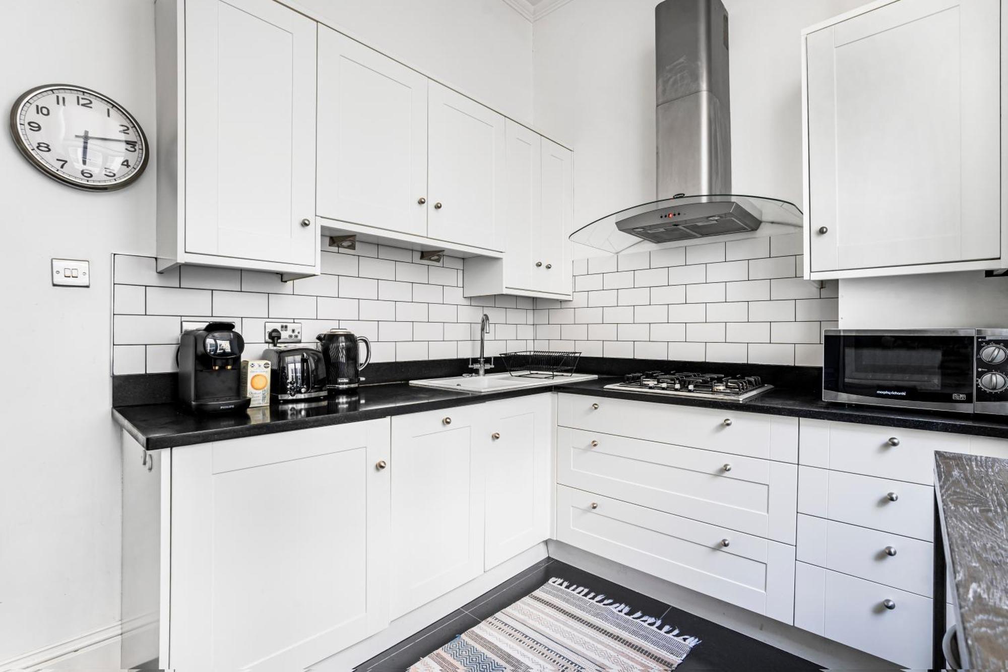 Classy High Ceilings 2 Bdr Next To Hyde Park London