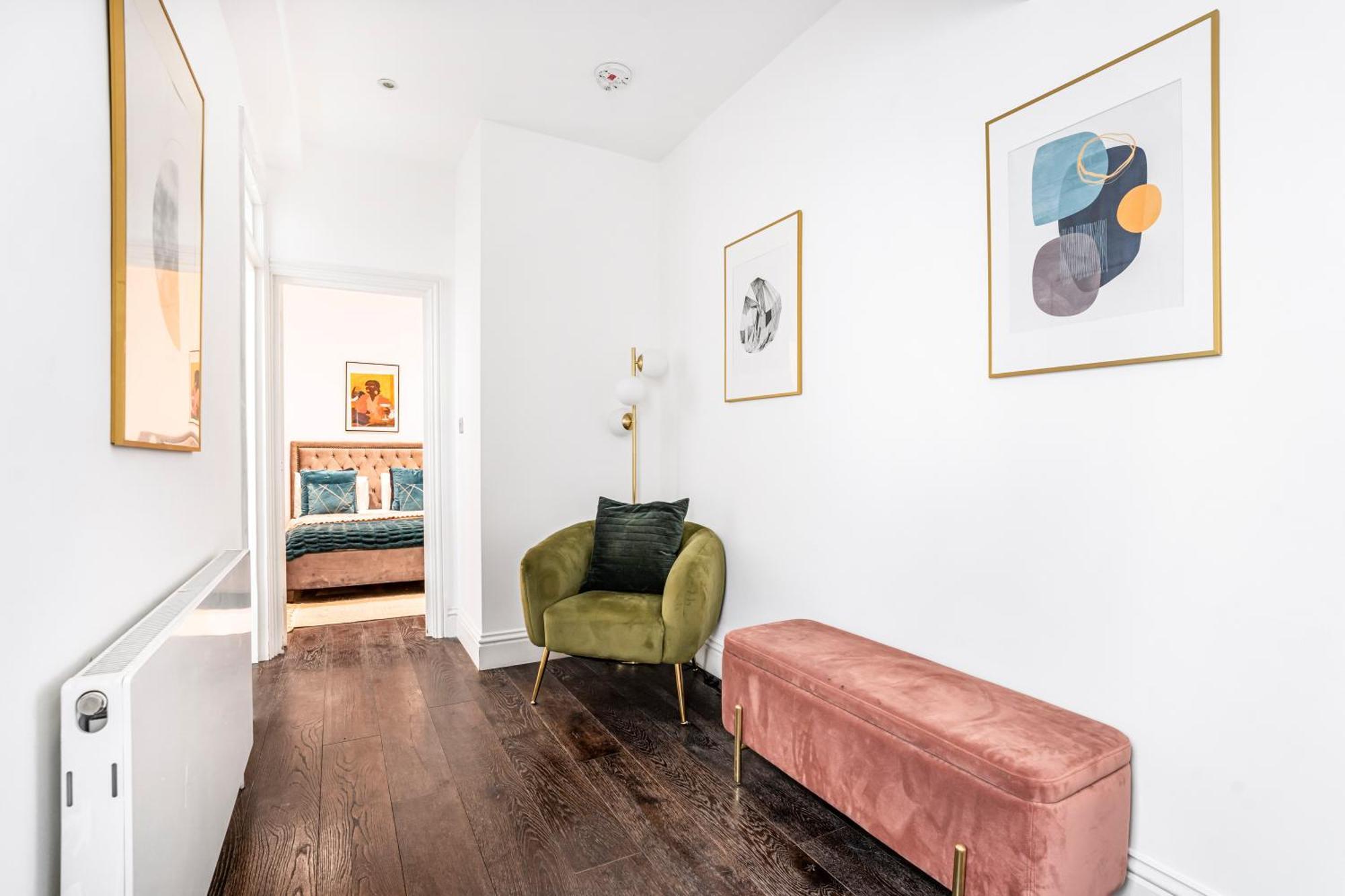 Classy High Ceilings 2 Bdr Next To Hyde Park Apartment London