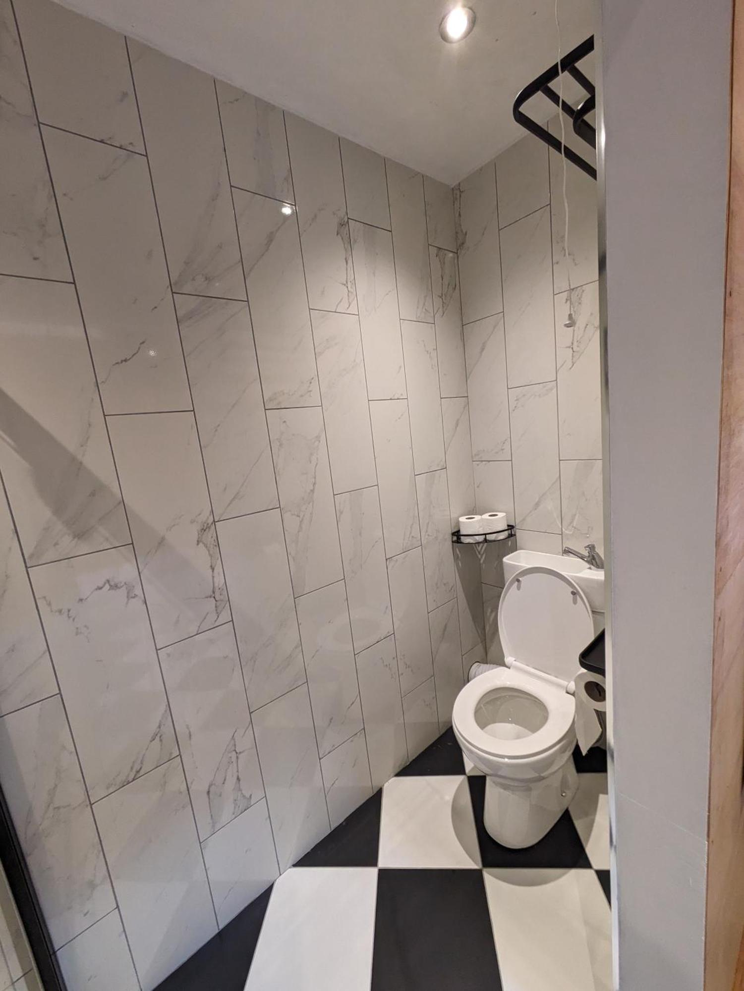Spacious Canary Wharf Free Parking Bed & Breakfast *