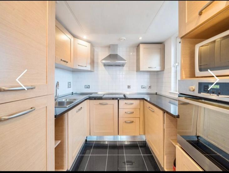 Amazing River View 2 Bedroom Apartment, Sleeps 6 , Balcony And Parking Apartment