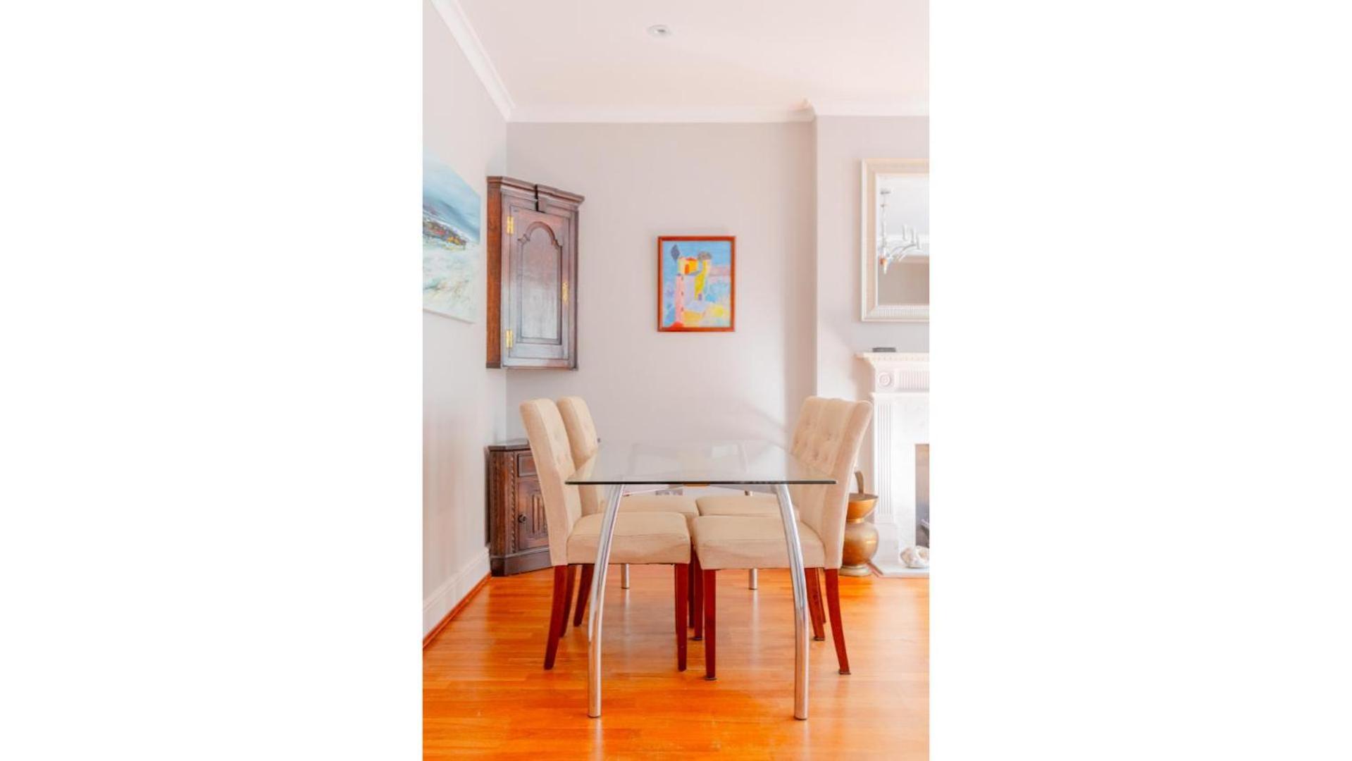 Apartment Sophisticated 2bd Flat With Patio West Kensington London