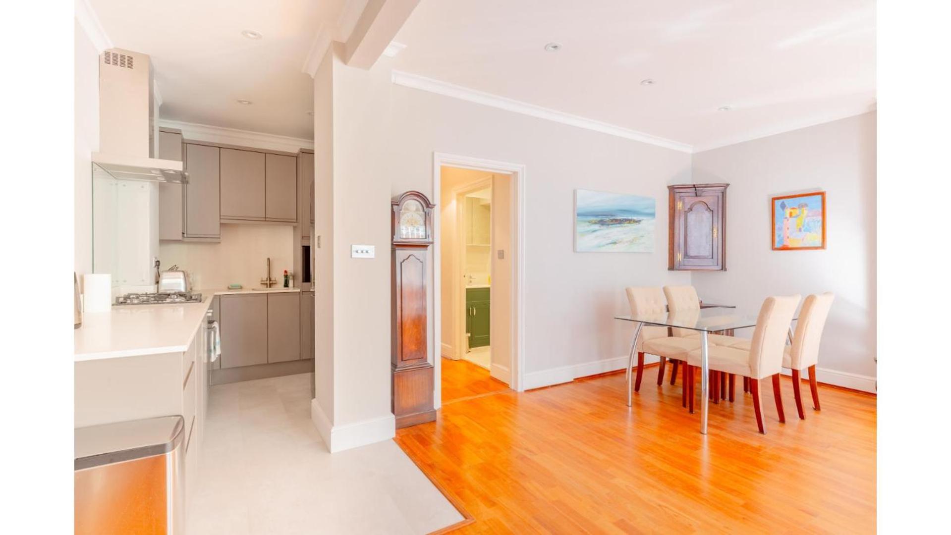 Sophisticated 2bd Flat With Patio West Kensington