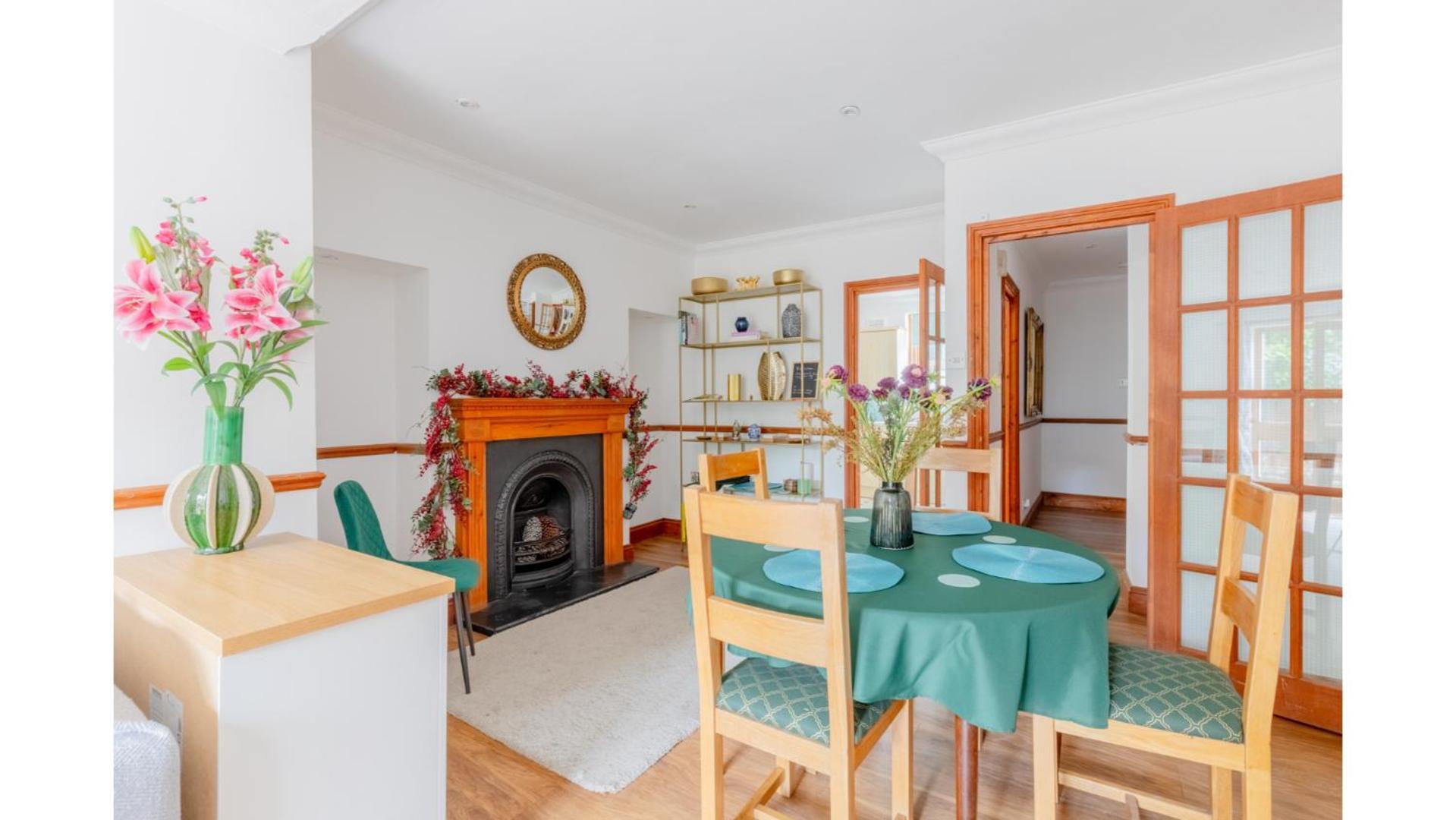 Spacious And Inviting 4bd Haggerston London