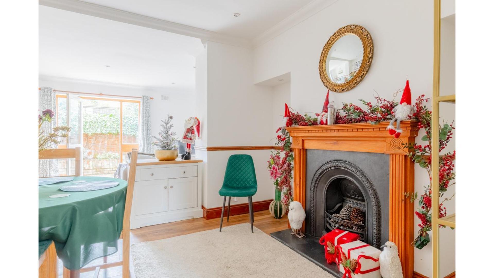 Spacious And Inviting 4bd Haggerston Apartment