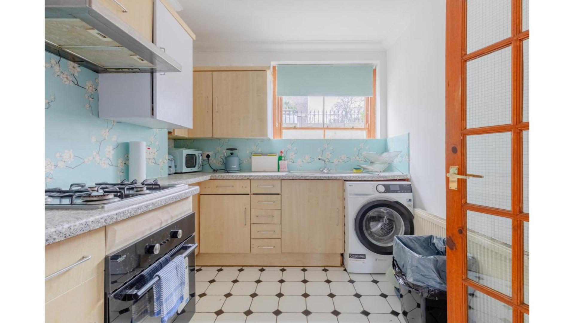 Spacious And Inviting 4bd Haggerston Apartment