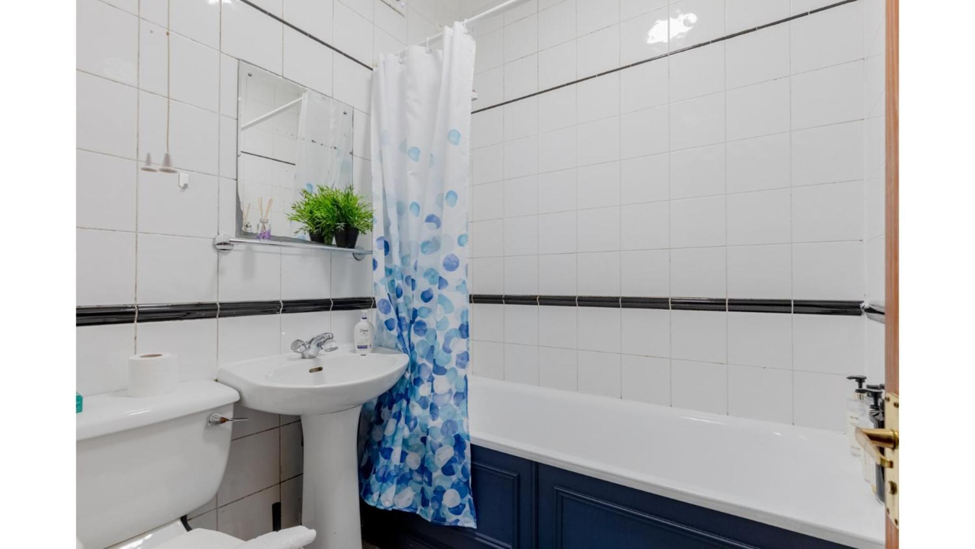 Spacious And Inviting 4bd Haggerston Apartment