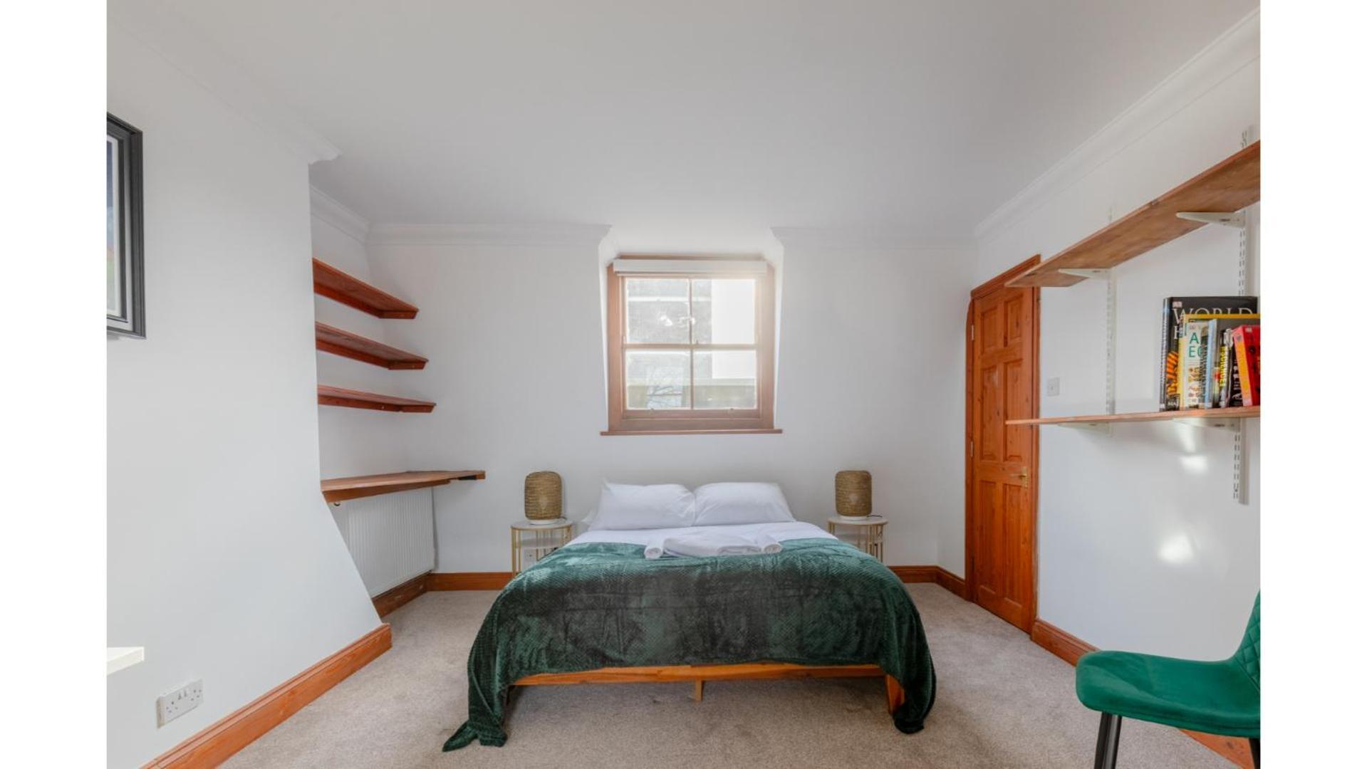 Spacious And Inviting 4bd Haggerston *