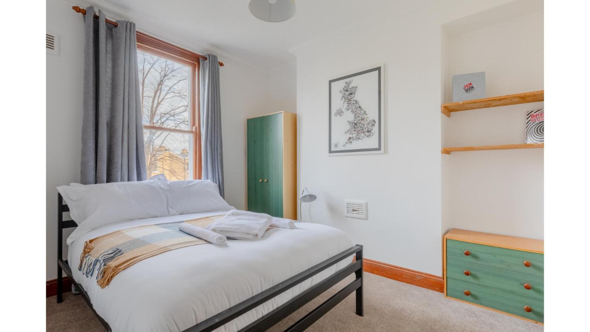 Spacious And Inviting 4bd Haggerston Apartment
