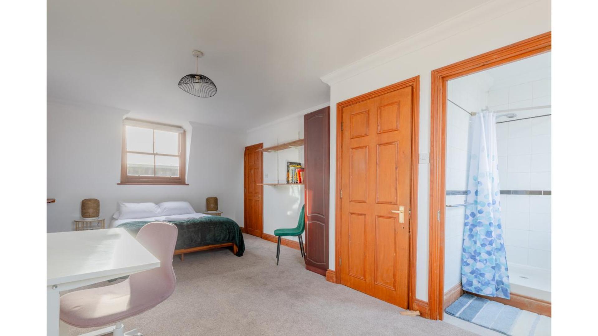 Spacious And Inviting 4bd Haggerston Apartment