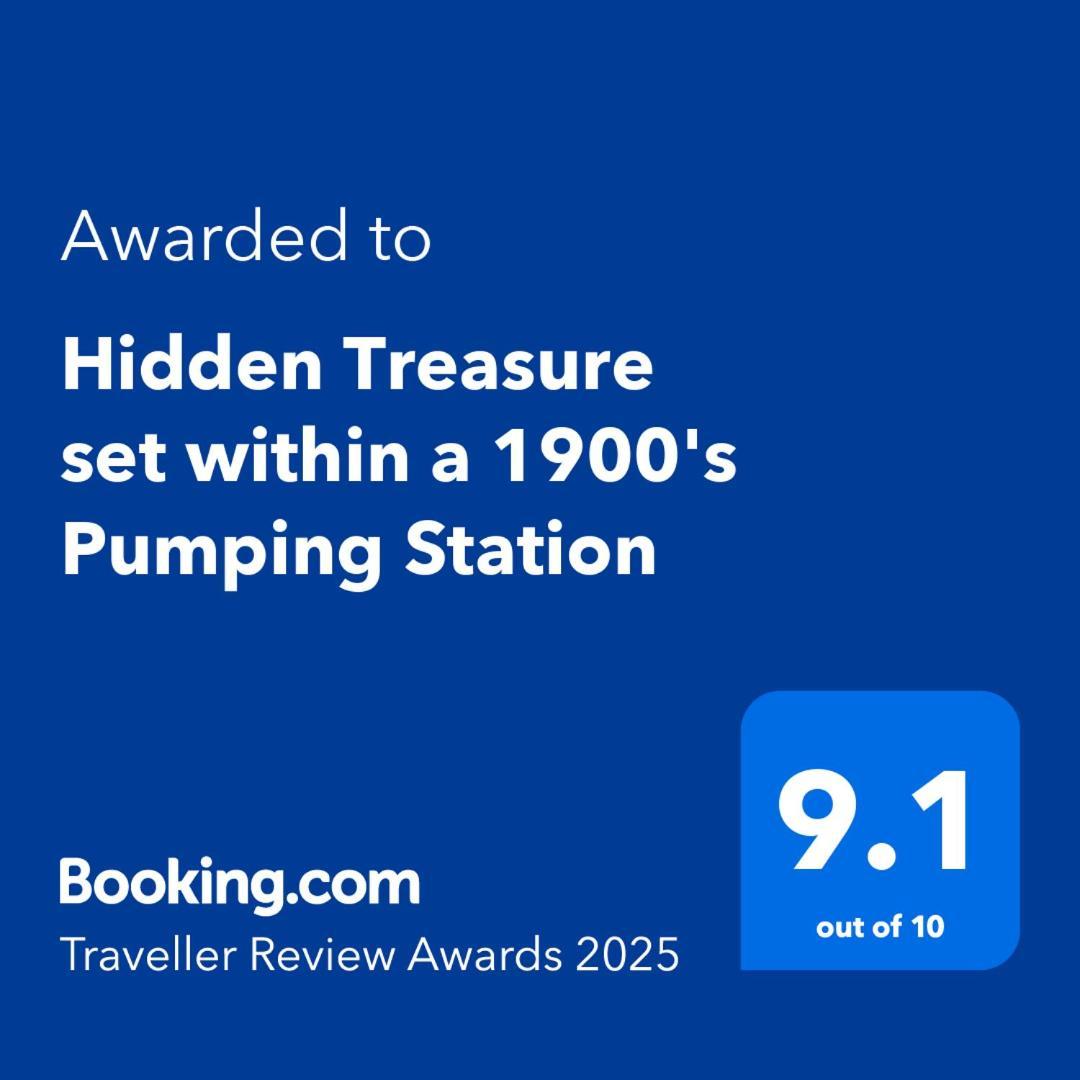 Hidden Treasure Set Within A 1900's Pumping Station Casa de férias *