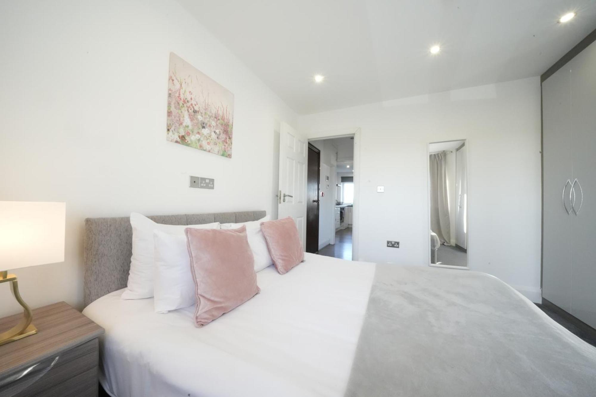 Hatton Apartments: Airport-adjacent With Free Parking And Underground Access *