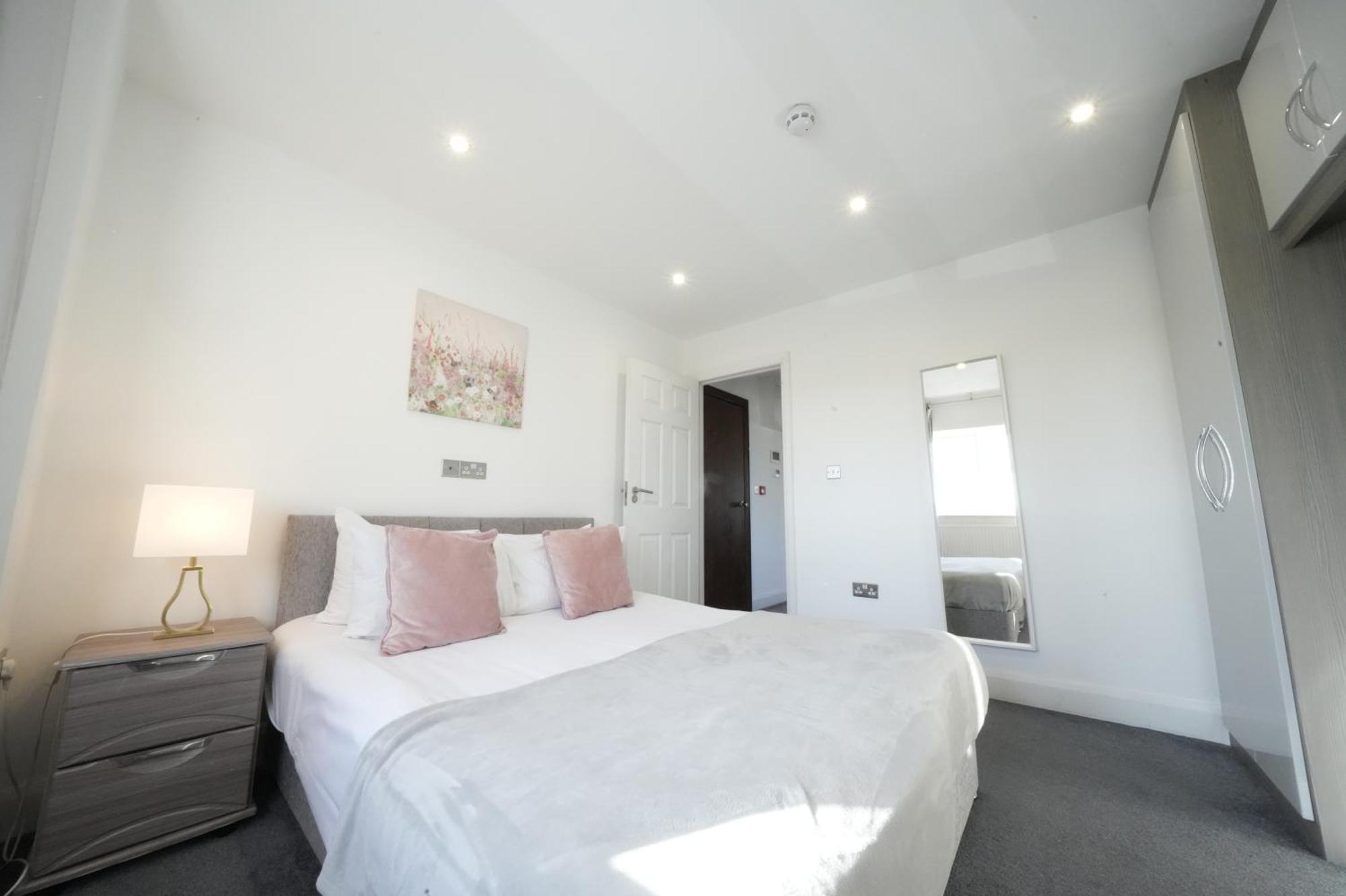 Hatton Apartments: Airport-adjacent With Free Parking And Underground Access * Londres