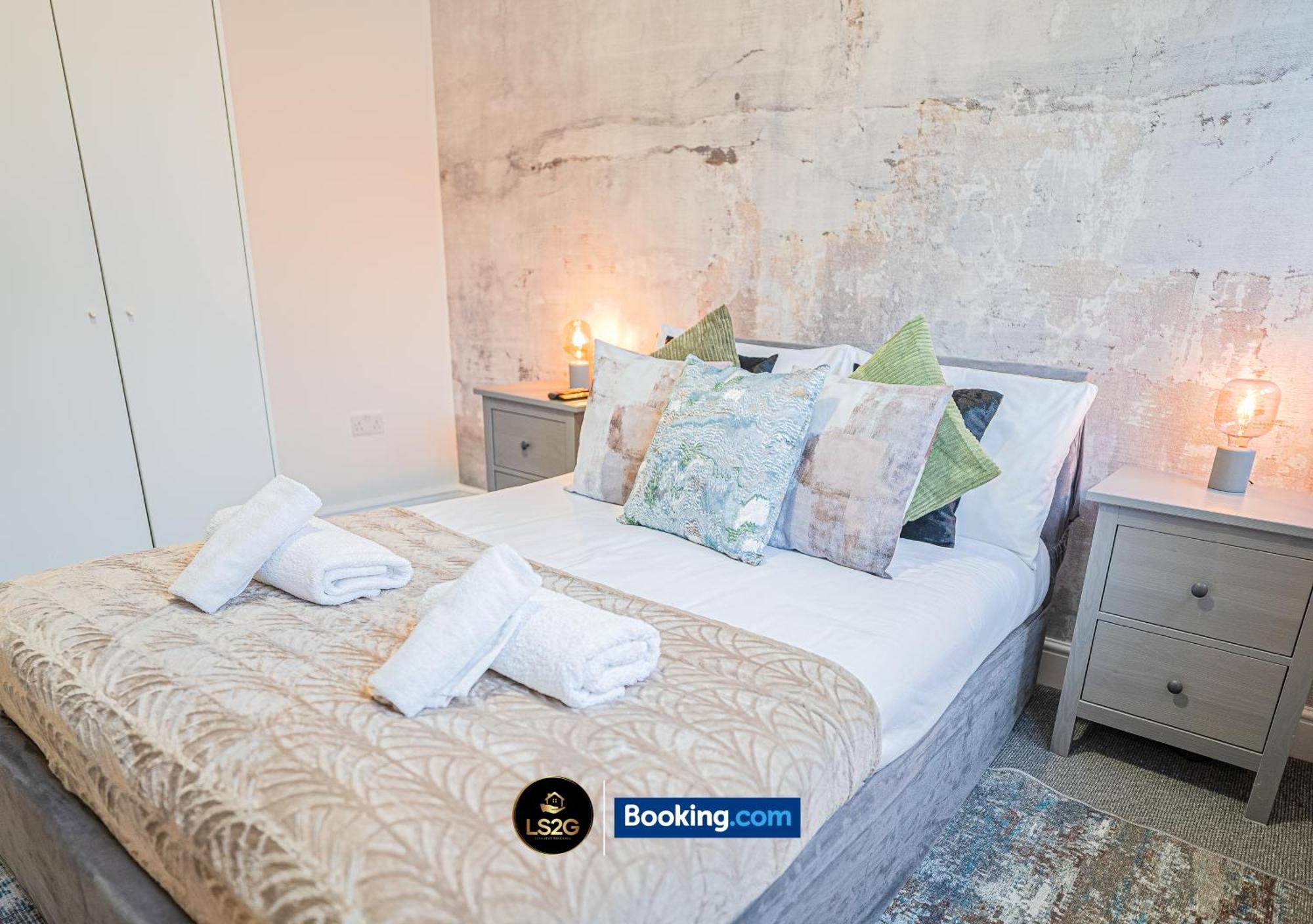 Amazing 3 Bedroom By Ls2g Short Lets & Serviced Greater With Free Wifi London