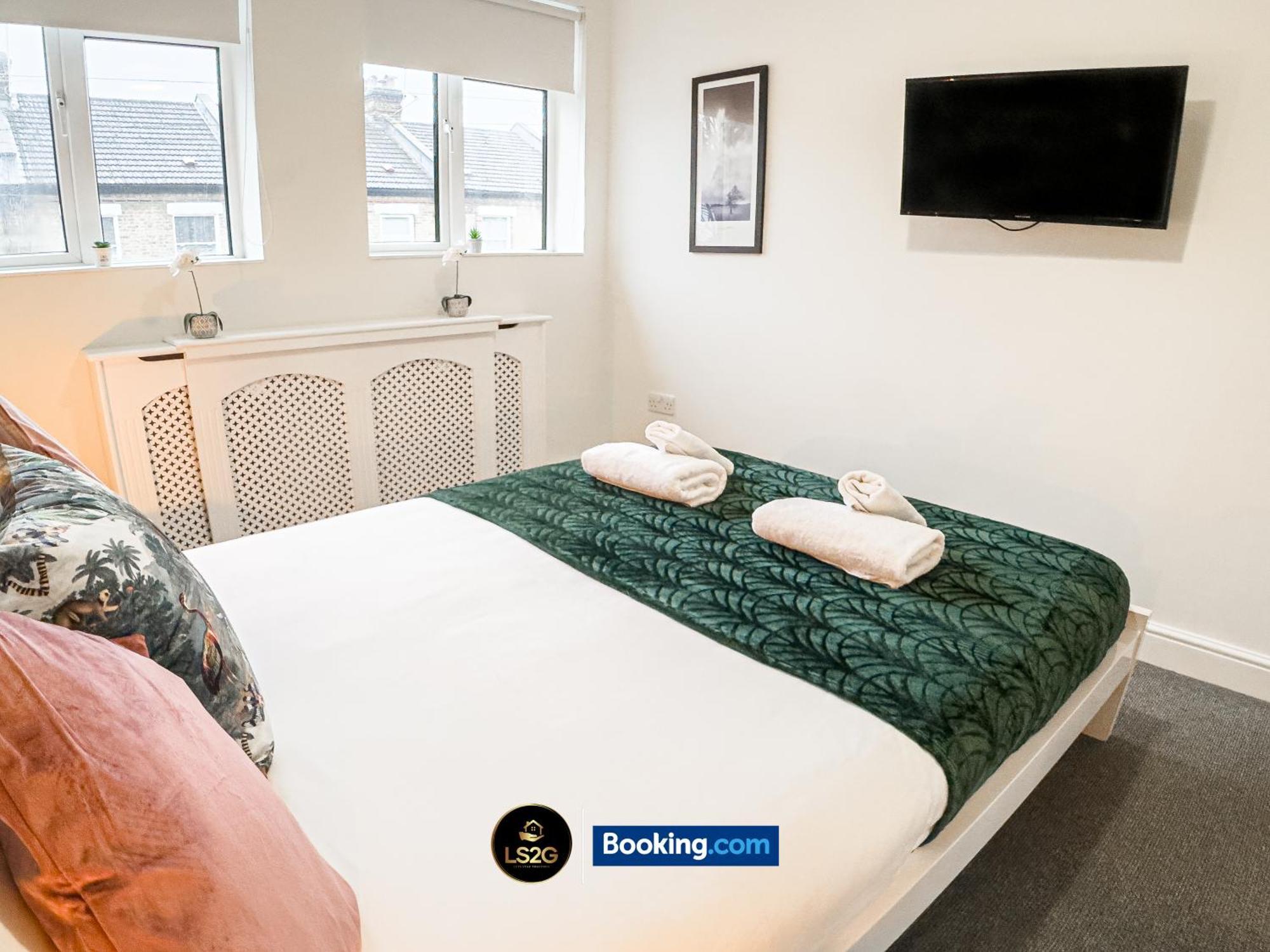 Amazing 3 Bedroom By Ls2g Short Lets & Serviced Greater With Free Wifi Apartment