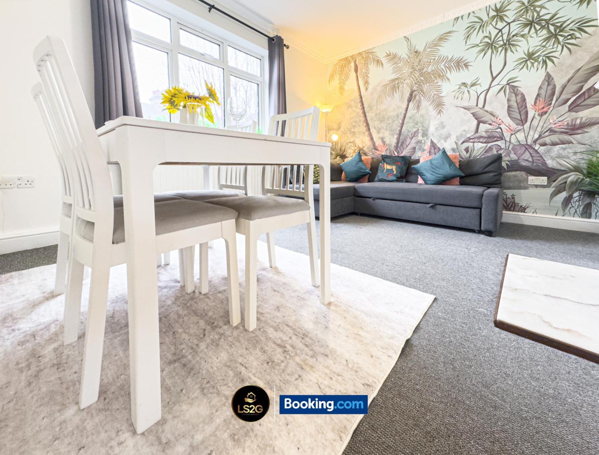 Apartment Amazing 3 Bedroom By Ls2g Short Lets & Serviced Greater With Free Wifi *
