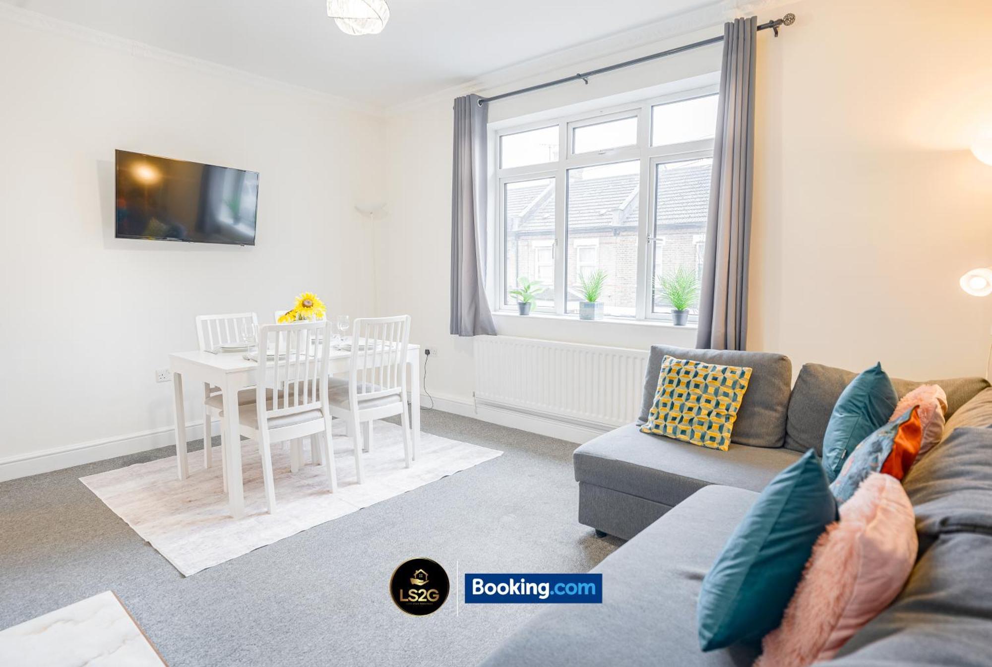 Amazing 3 Bedroom By Ls2g Short Lets & Serviced Greater With Free Wifi Apartment London