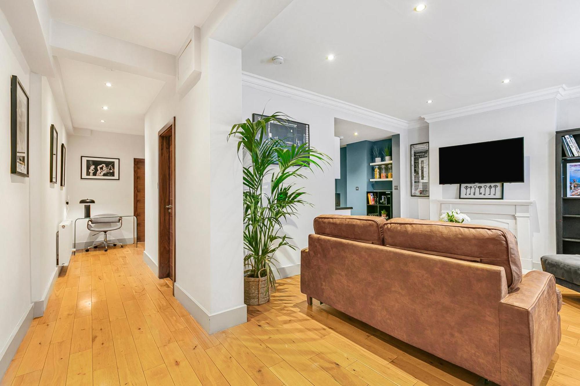 Large Stylish 2beds 2baths With Private Patio London